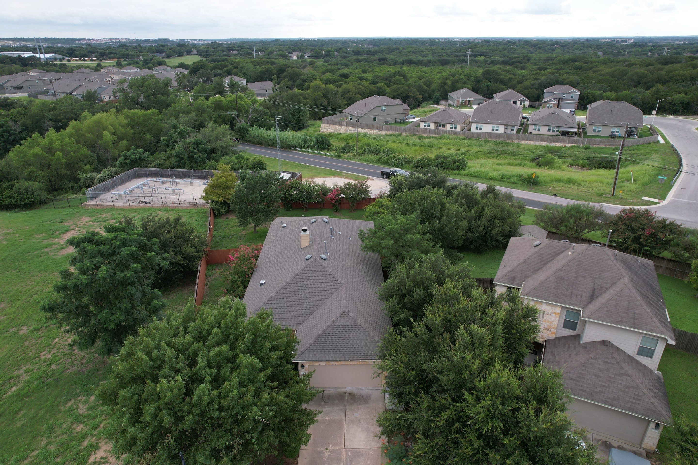TAMKO Titan XT Weathered Wood by STX Roofing
