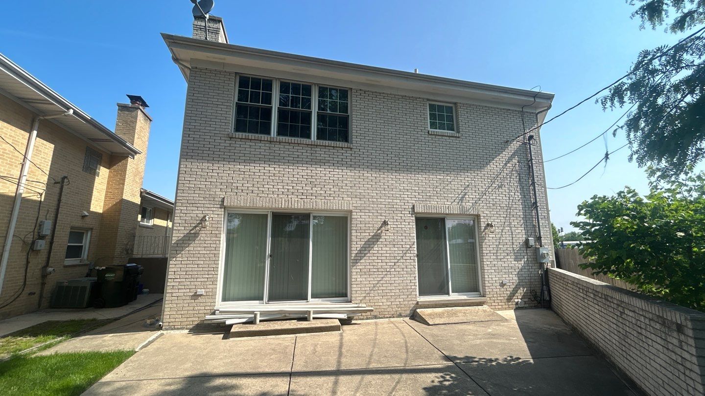 Lincolnwood, IL house washing, and patios by Northern Power Washing LLC.