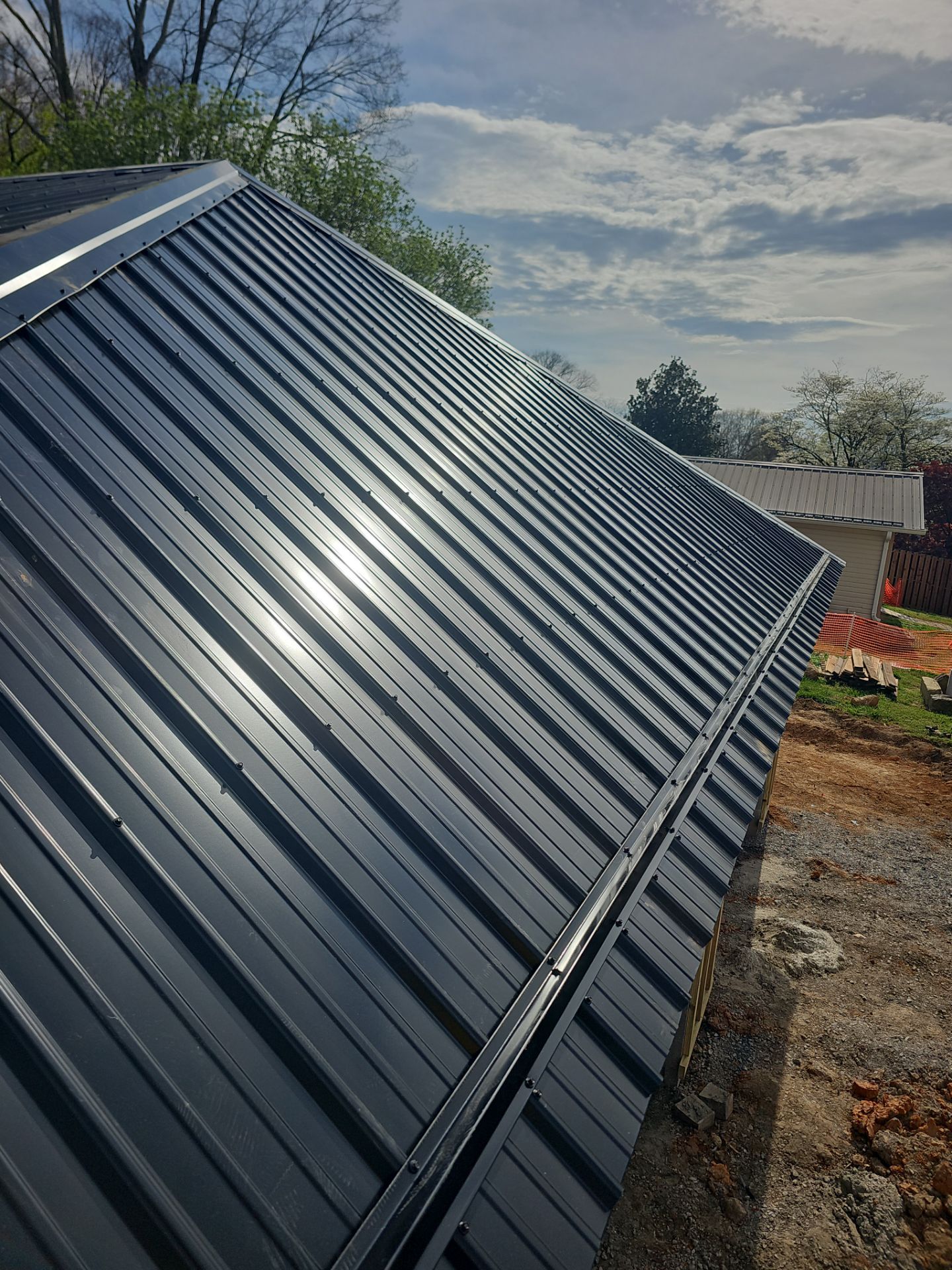 Daniels Garage by Omnia Roofing