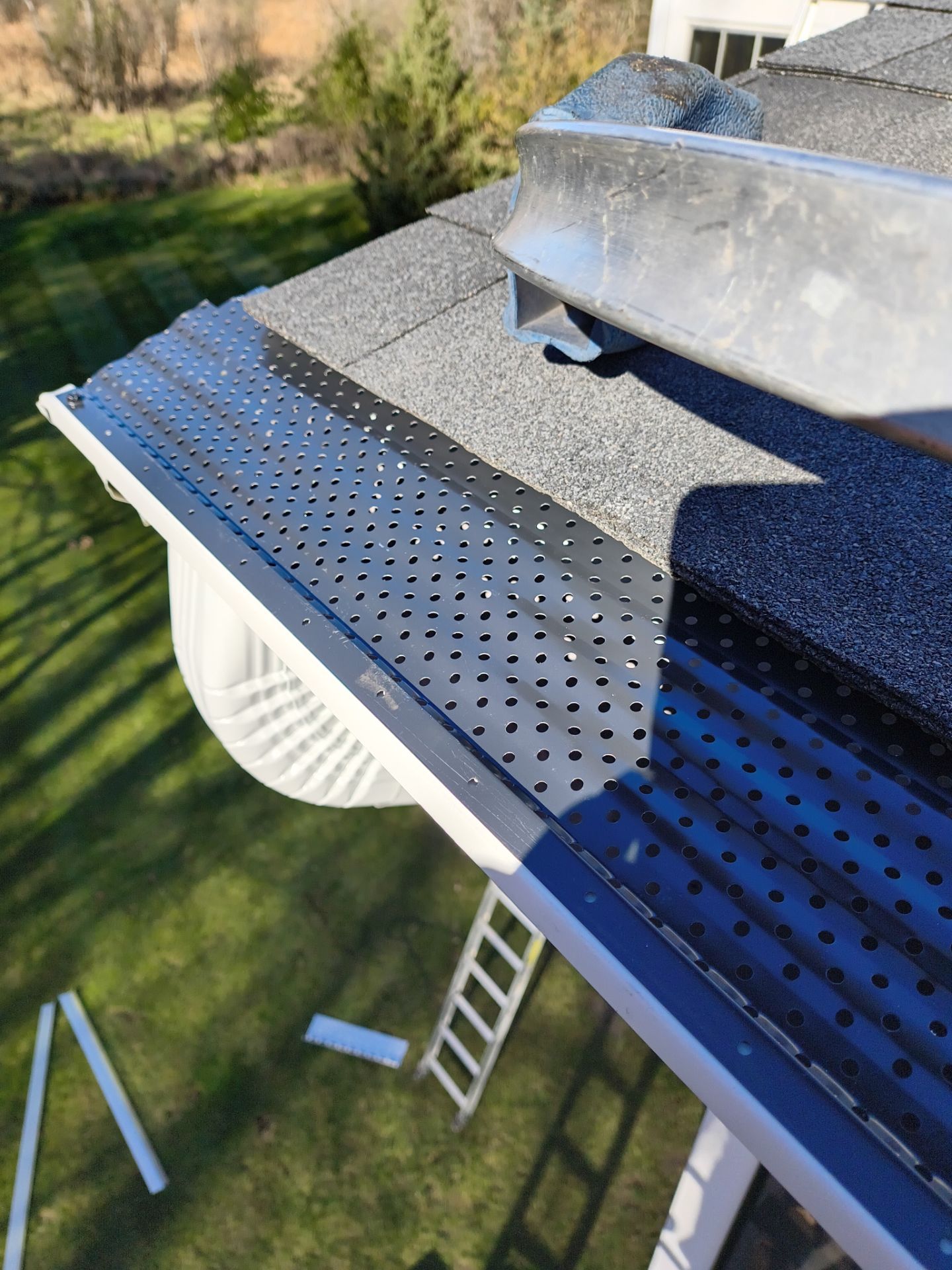 5-Inch White Gutters with Leaf Sentry Gutter Protection – Wayzata, MN by Next Level Seamless Gutters / Exteriors Inc.