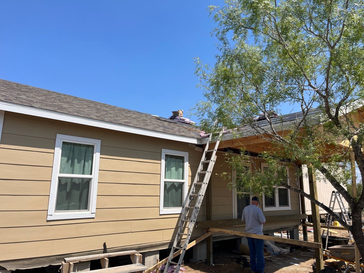 Front Porch Sitt'n by Bayfront Roofing and Construction