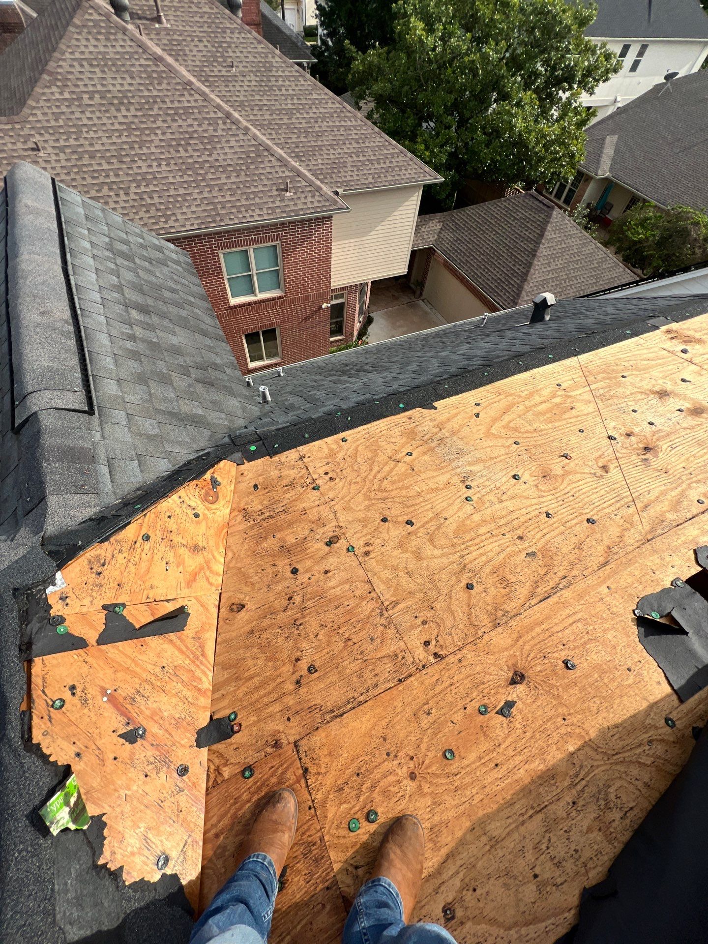 Residential Roofing Installation using Owen's Corning Duration (Lifetime) Shingles by Roof Repair Company