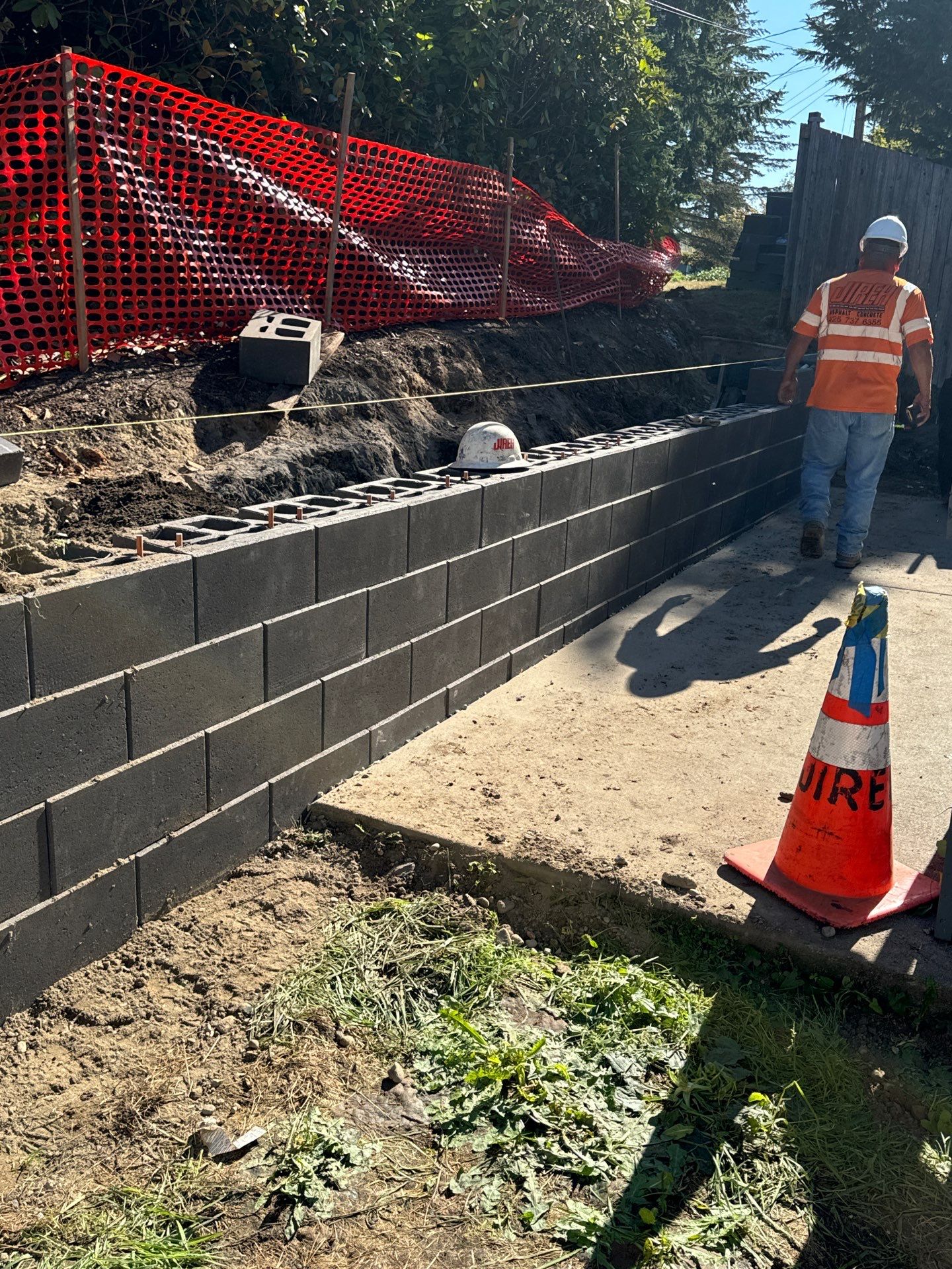 Jireh Outdoor Projects | Retaining Wall & Fence Build by Jireh Asphalt & Concrete Inc 