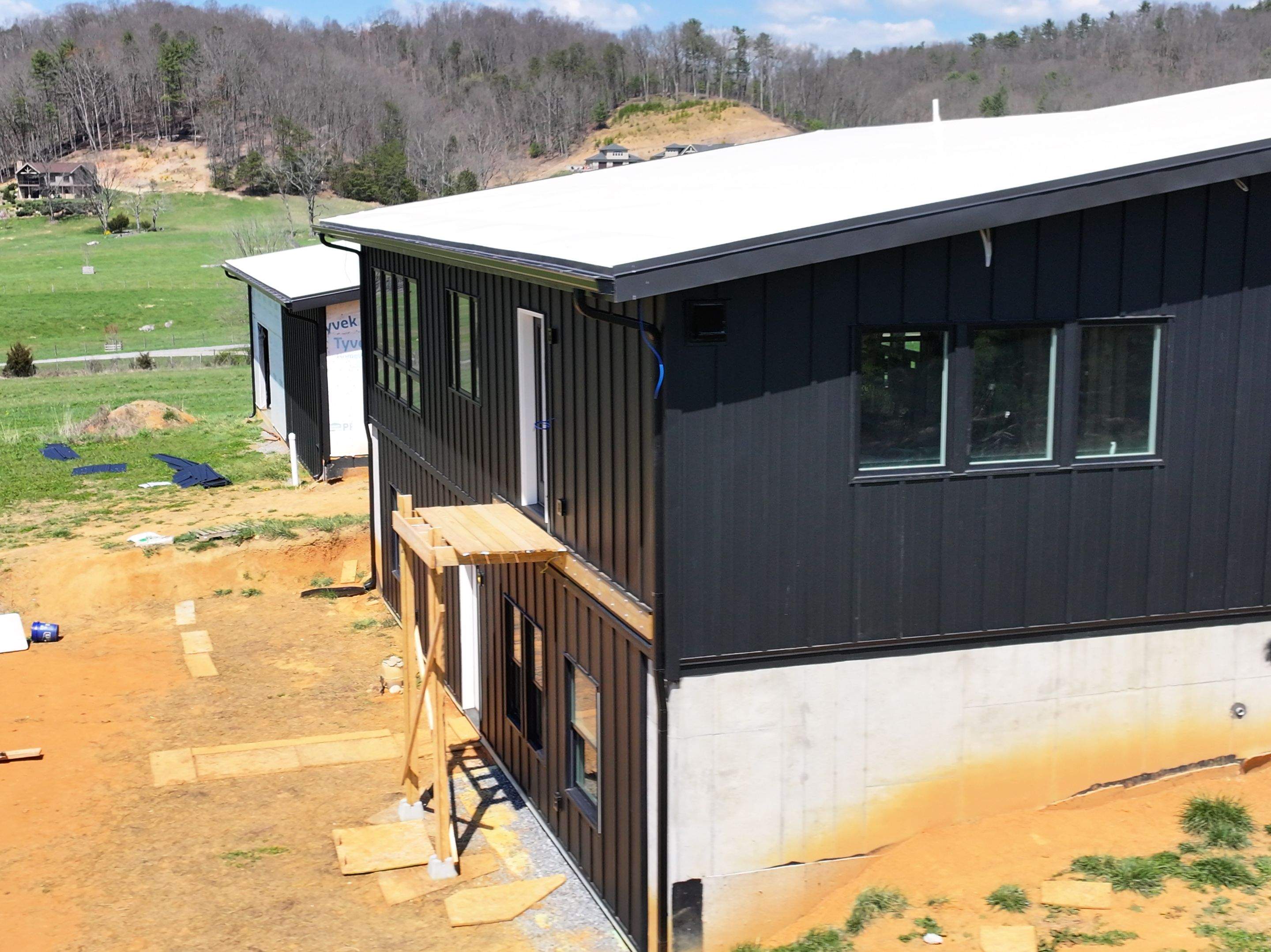 Phillips Residence  by Omnia Roofing