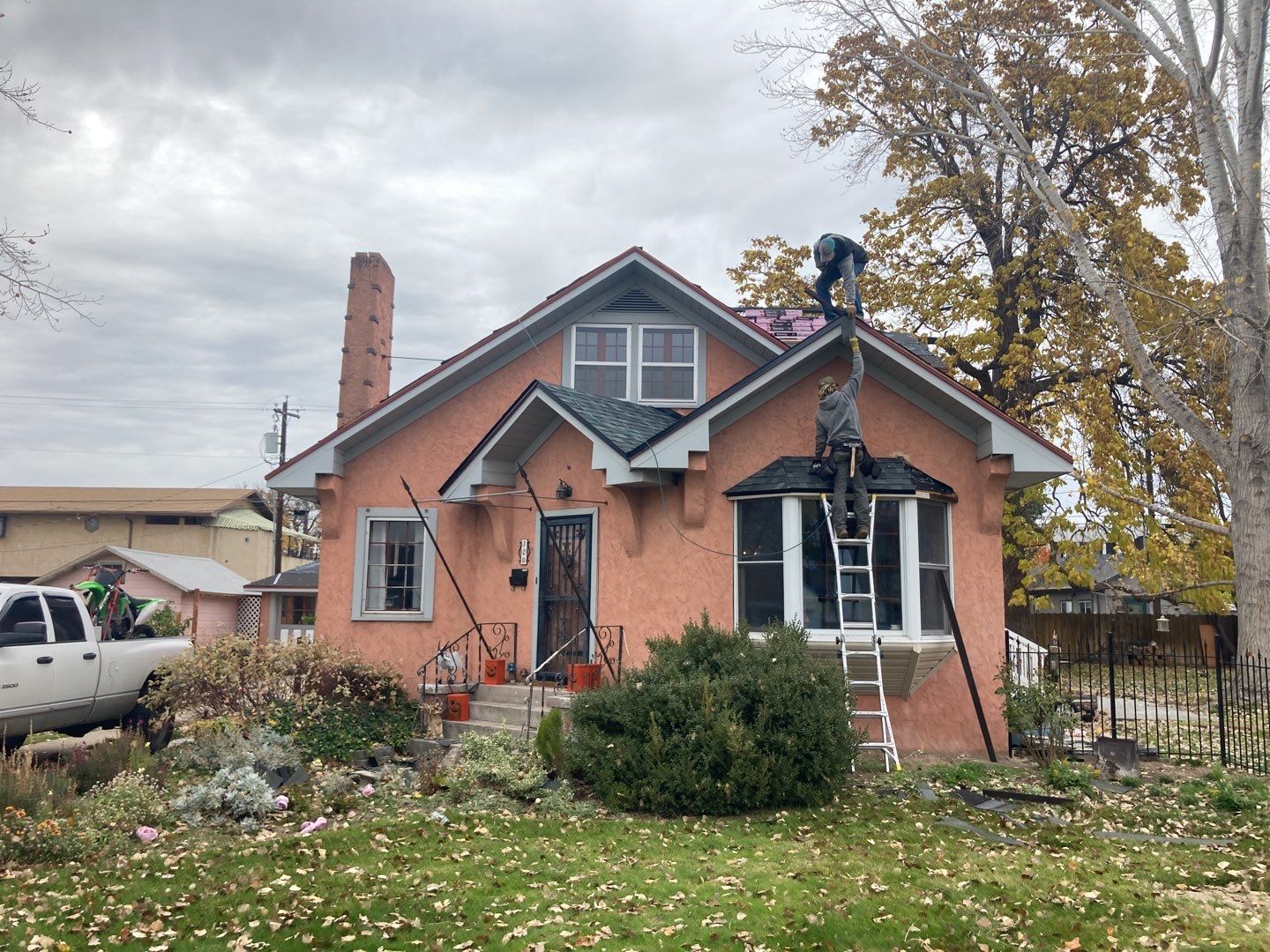 Bungalow style home in Meridian gets a new Owens Corning Duration roof in Estate Grey by ID Roofing LLC