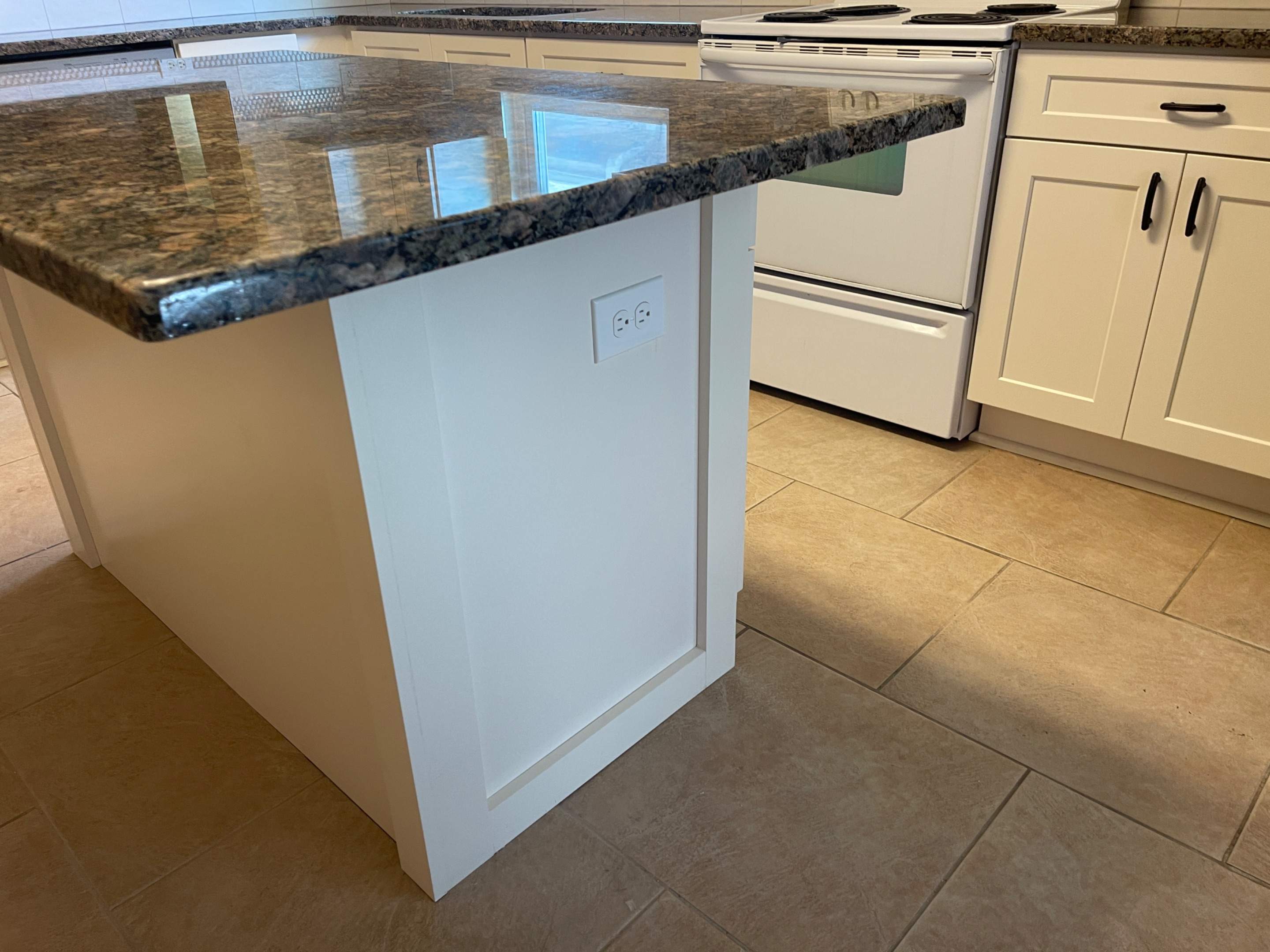 San Antonio Kitchen Remodel with White Shaker Cabinets and Granite by Mena stone surfaces