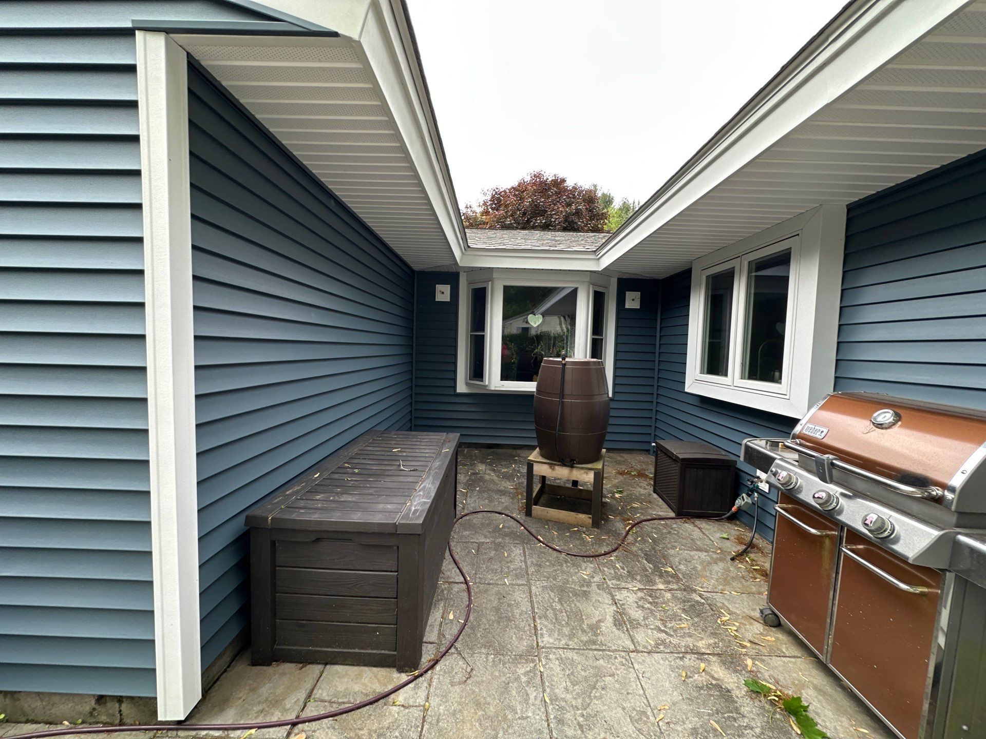 Vinyl Siding Transformation – Pacific Blue by Mighty Dog Roofing of Greater Middlesex County