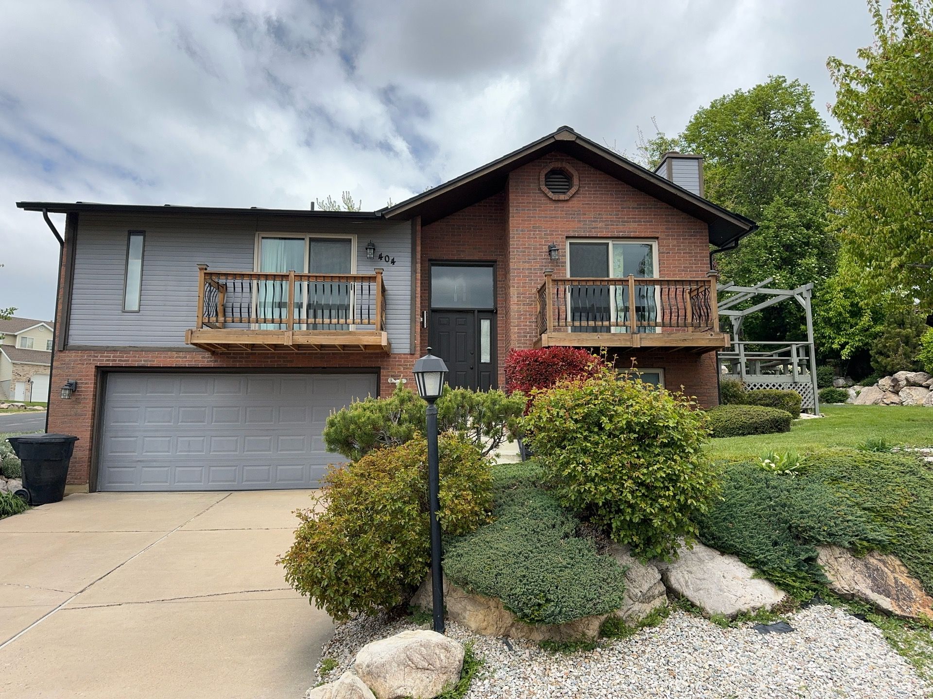 North Ogden | Hardie B&B & Wood-Tone Accent | Arctic White by Ideal Siding Utah