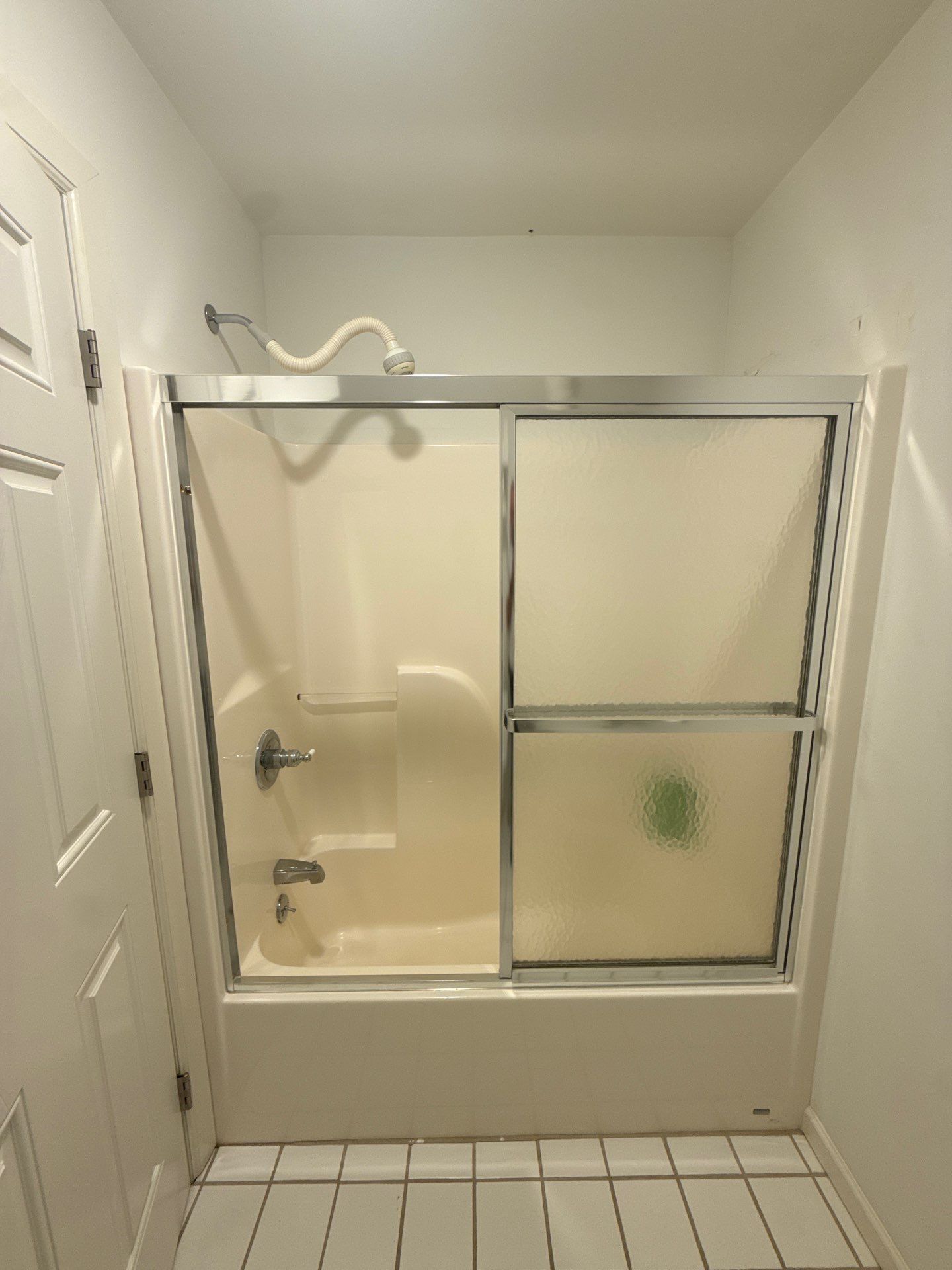 Jacuzzi Bath and Shower Remodel in Harbor Springs by Rainbow Seamless Systems