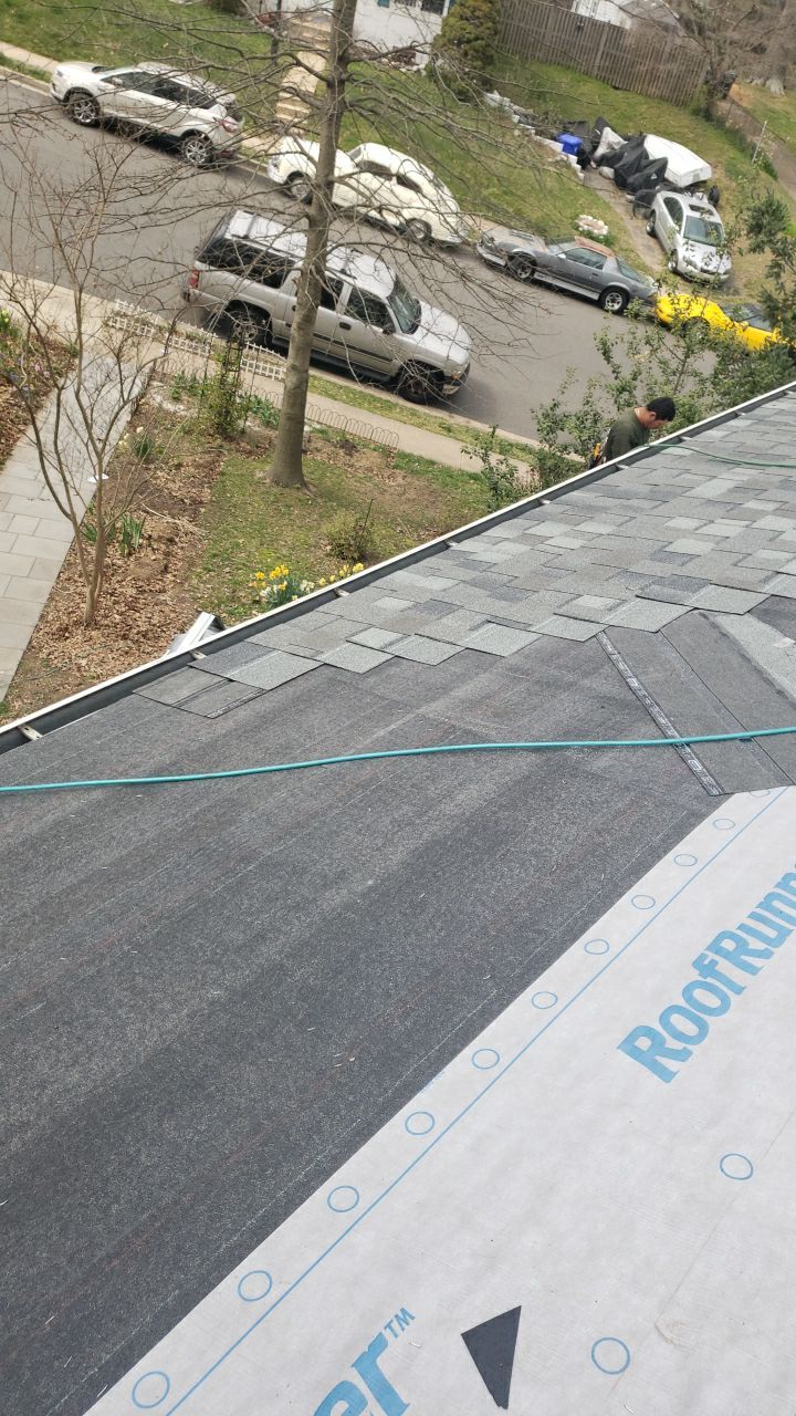 Arlington: CertainTeed Landmark Pro Designer Shingles in Max Def Georgetown Gray by RM Banning, Inc.