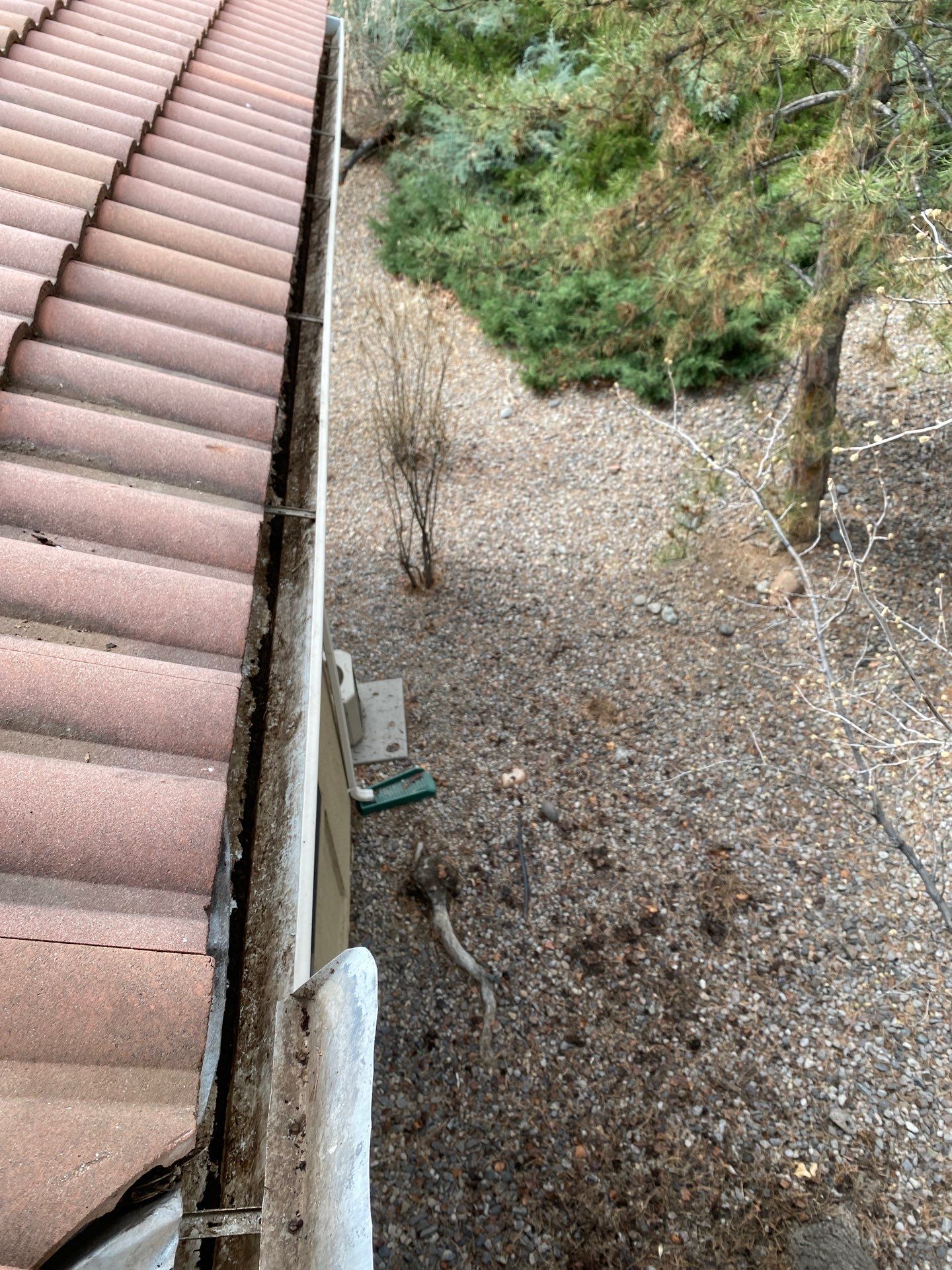 Commercial gutter cleaning Sparks, NV after photo with clean gutters