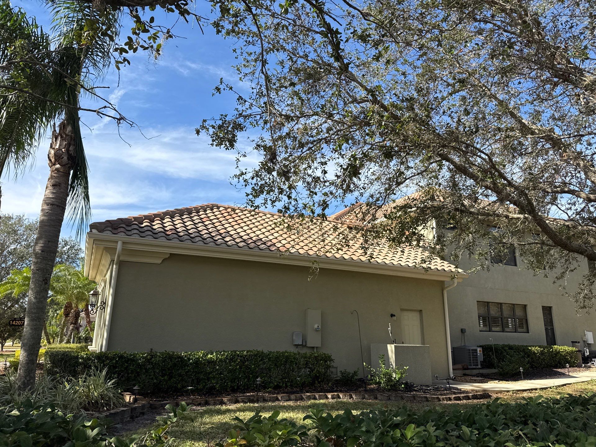 Roof Cleaning & Pool Deck Cleaning! Winding River, Bradenton, FL by Sunshine AquaWash