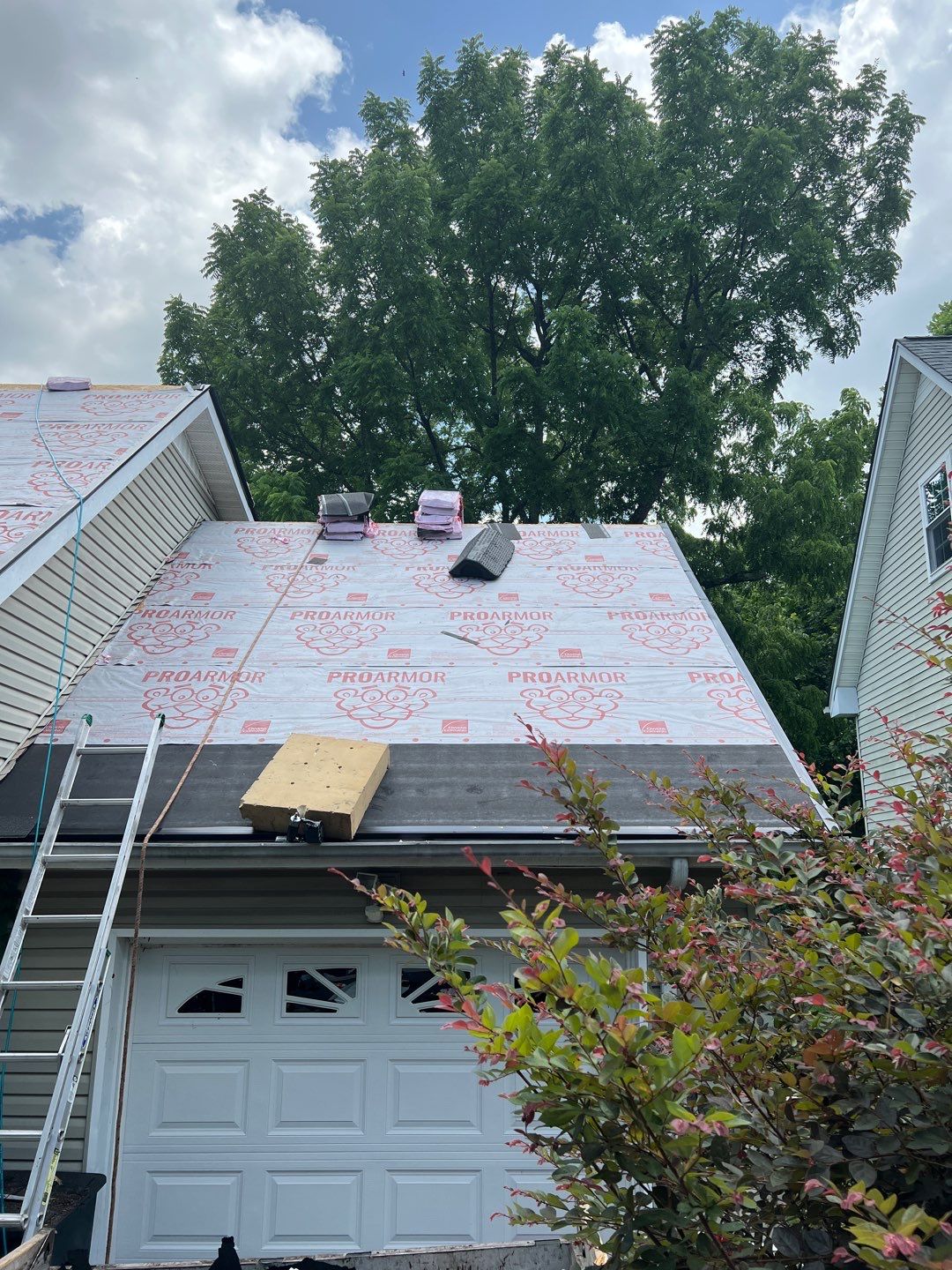 Residential Roofing Installation using Owens Corning Oakridge Roofing System by Undersun Roofing 