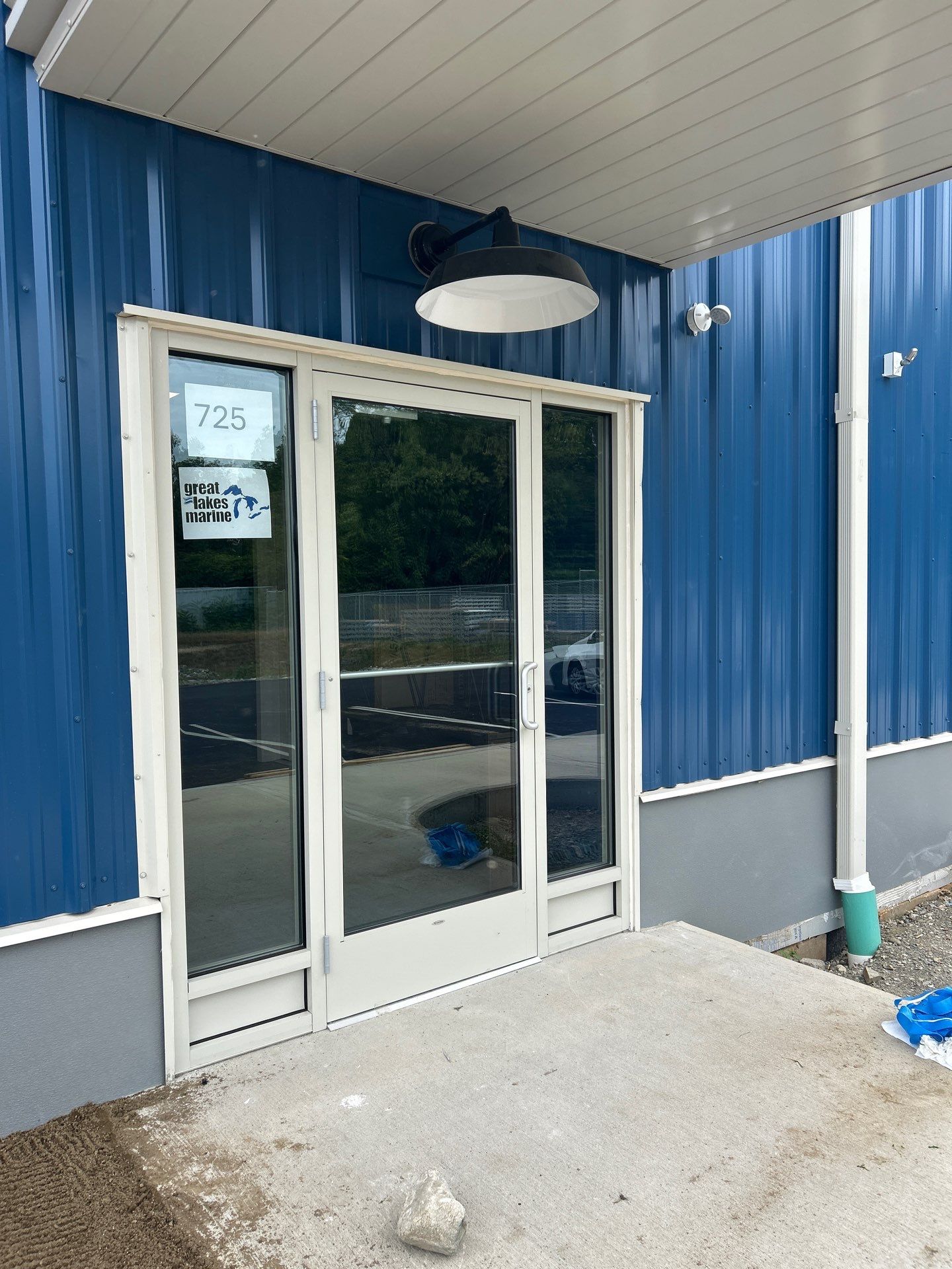 Commercial Door using Kawneer 190 Narrow Stile Doors by Cheshire Glass Company