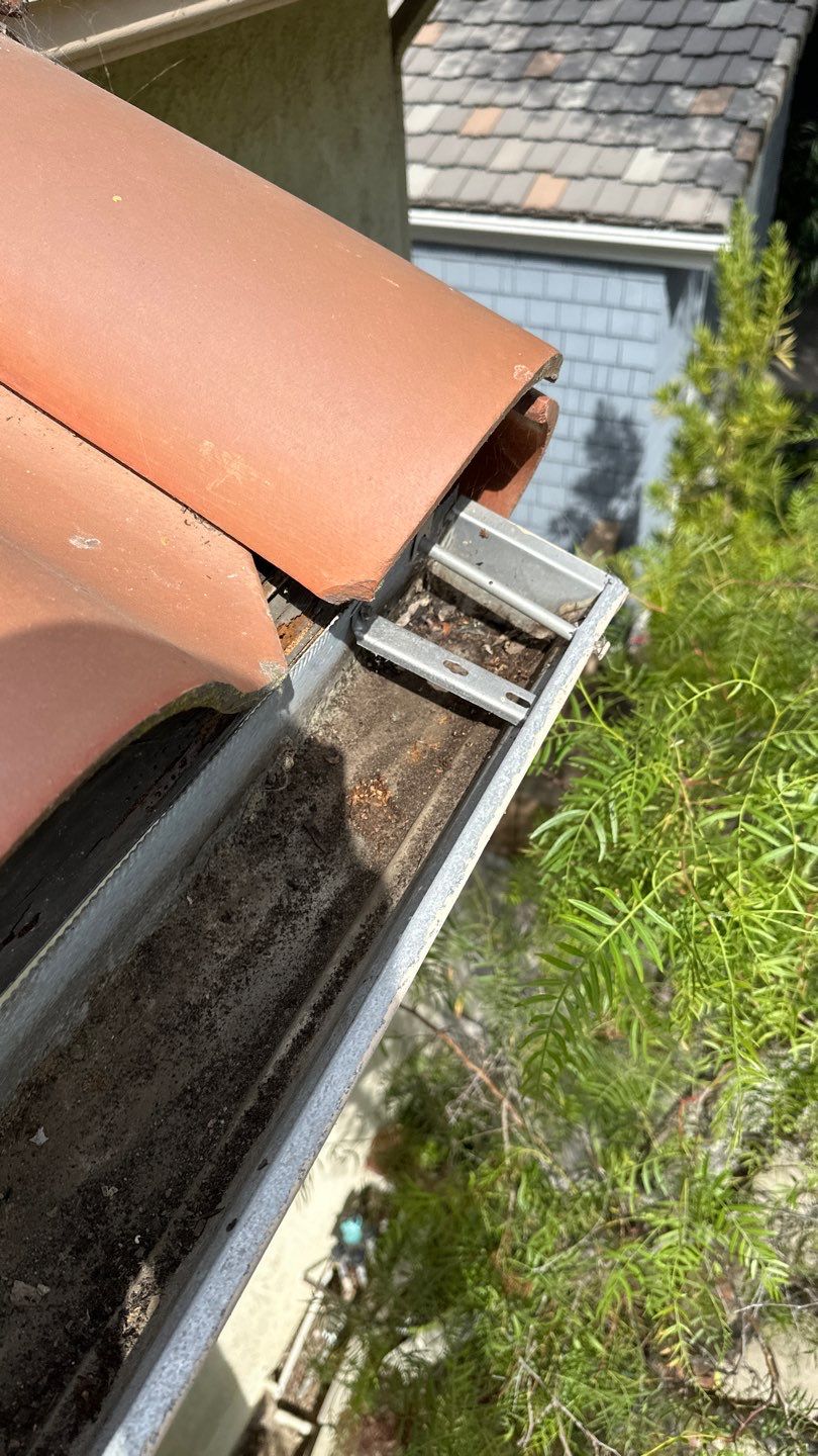 Mission Viejo Gutter Cleaning by Property Cleaning Experts