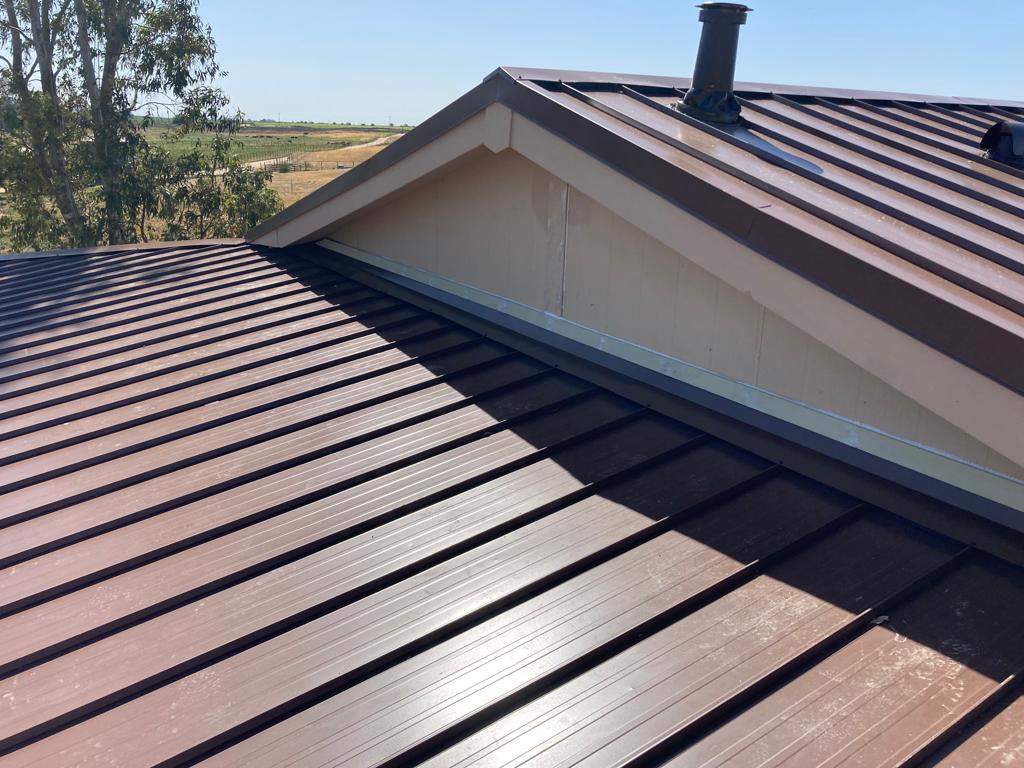 Metal roofing installation using Standing seam metal roofing system by Straight Edge Roofing Inc