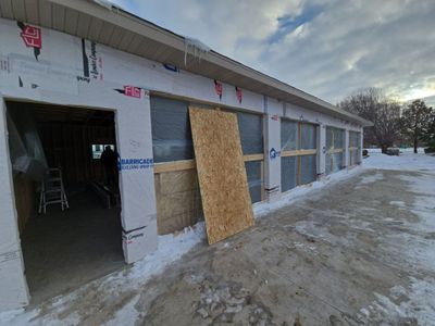 Speckled Epoxy Floor Coating for Large Shop in Rock Valley