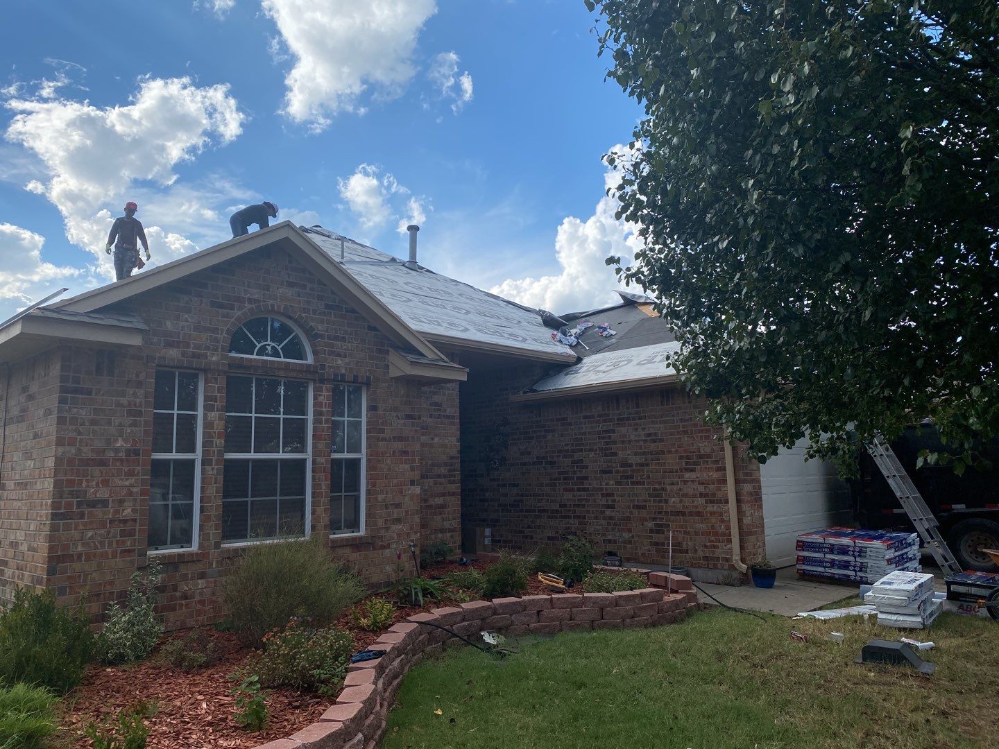 GAF - Weatherwood by Frontline Roofing and Construction