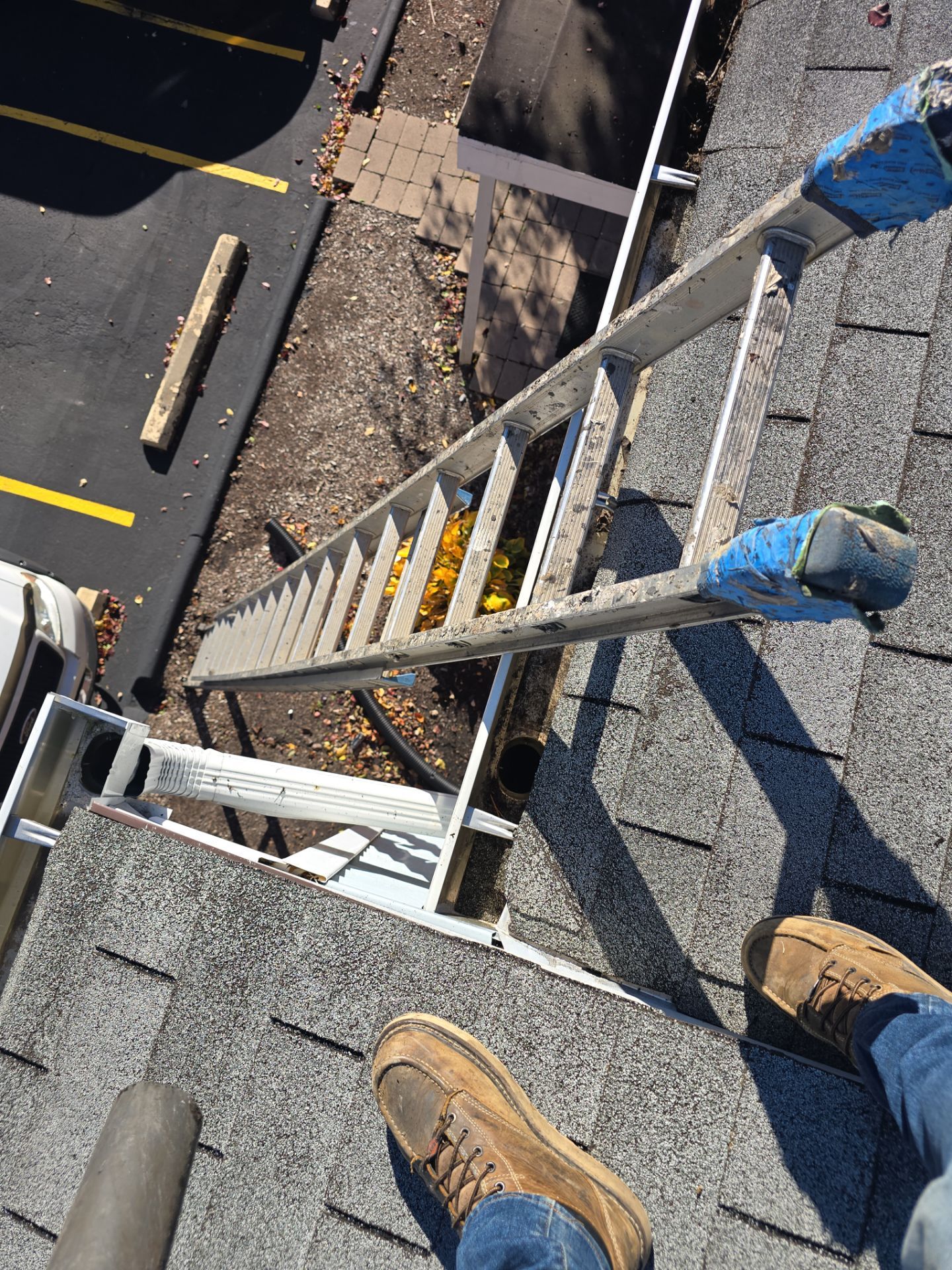Commercial gutter cleaning Cleveland after photo with clean gutters