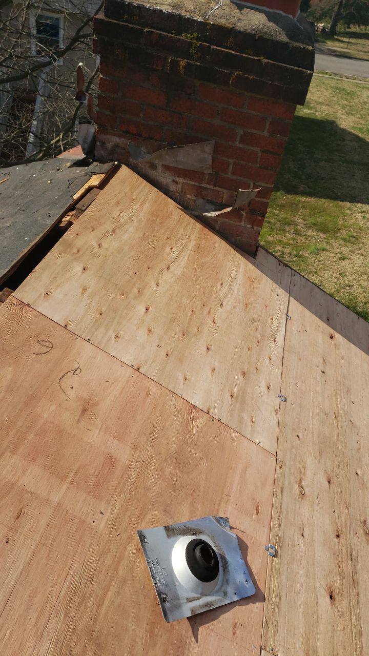 Falls Church - Certainteed Landmark Charcoal Black Roof Project by RM Banning, Inc.