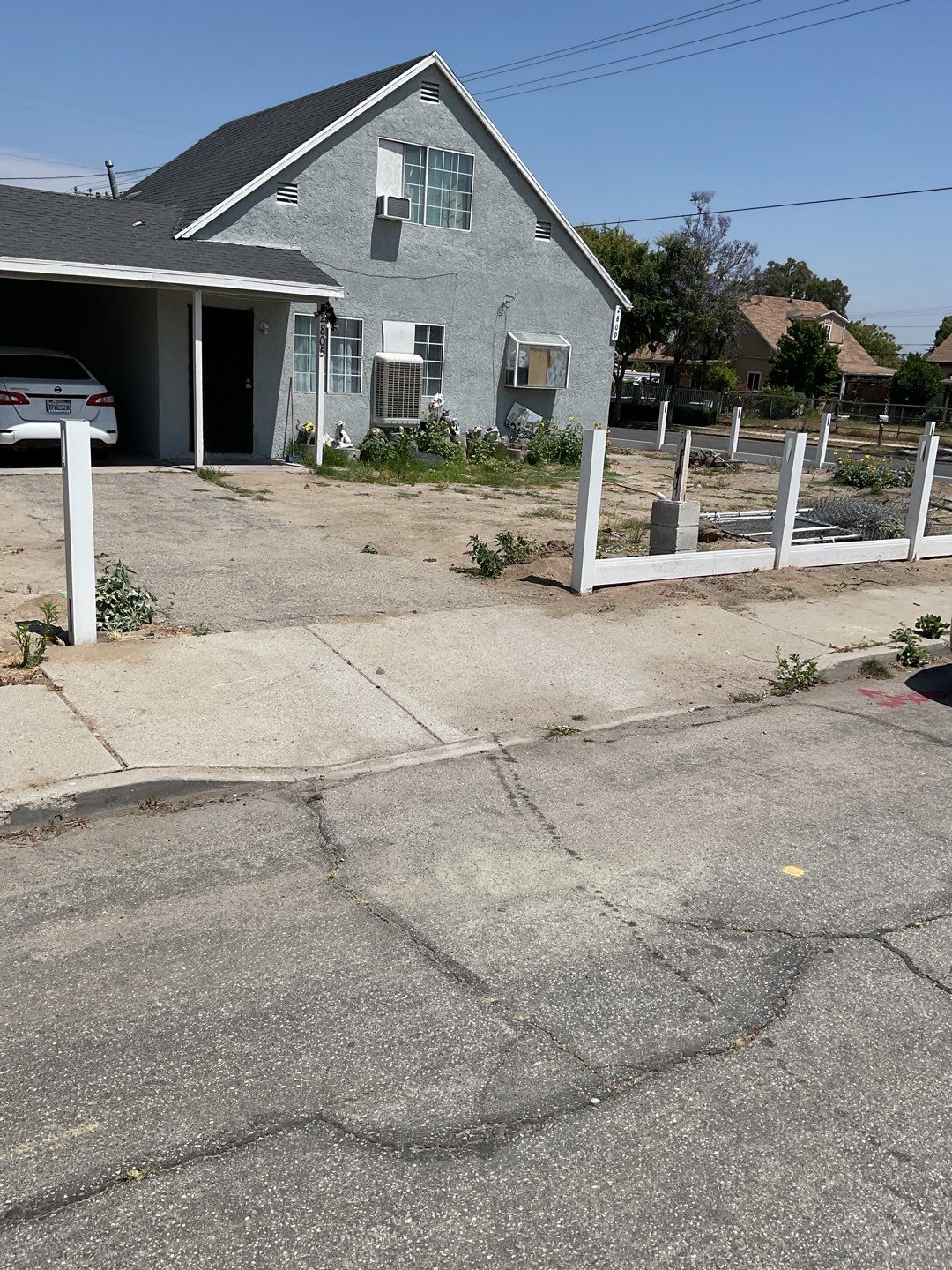 Fence installation using 6ft and 4ft vinyl  by Fence Guys Inc. 