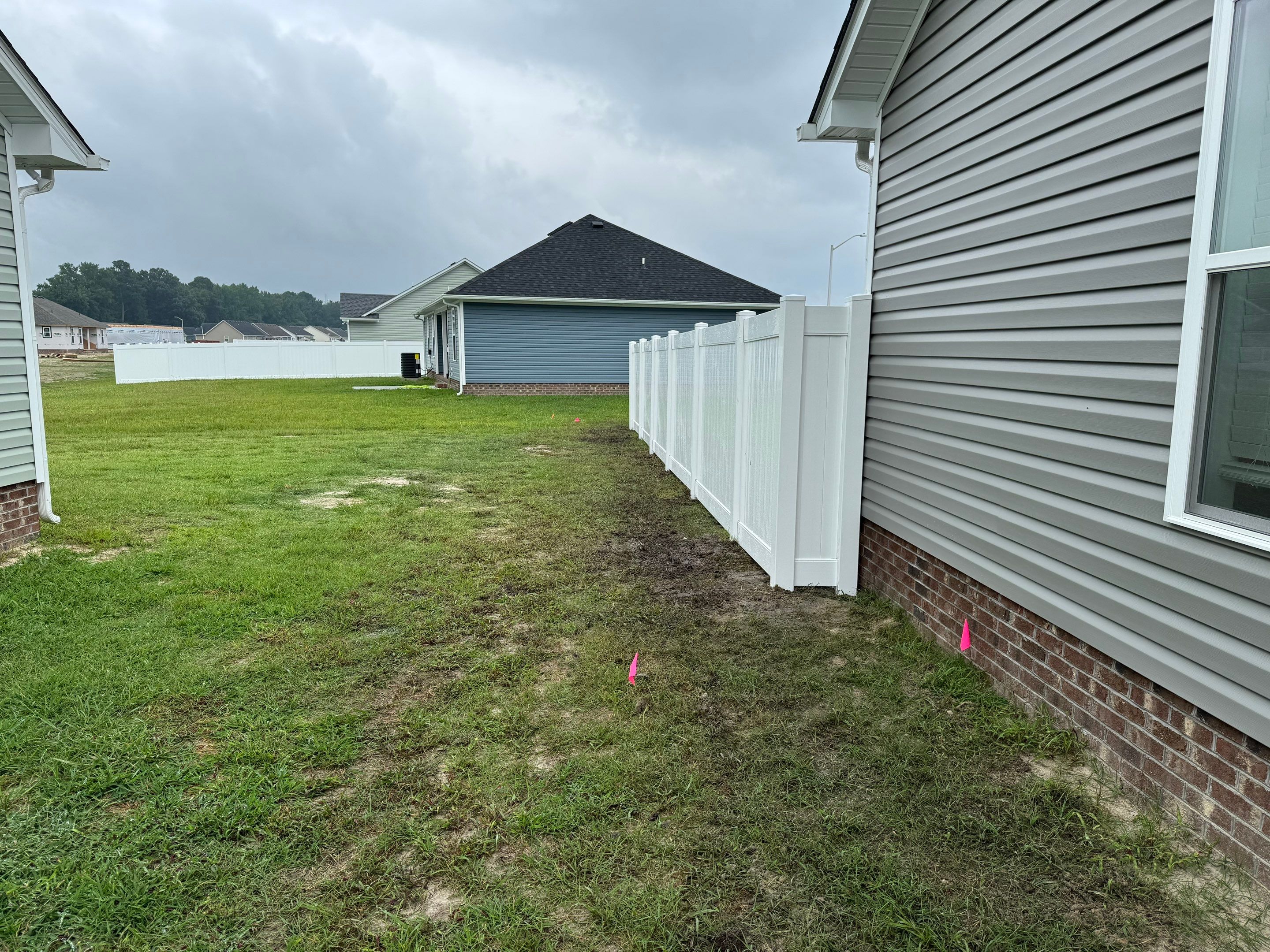 Modern Durability in Vinyl by Tidewater Fence