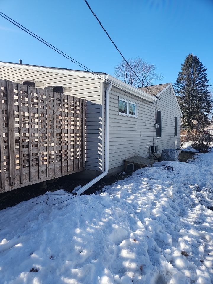 6" Gutters in St Paul by Next Level Seamless Gutters / Exteriors Inc.