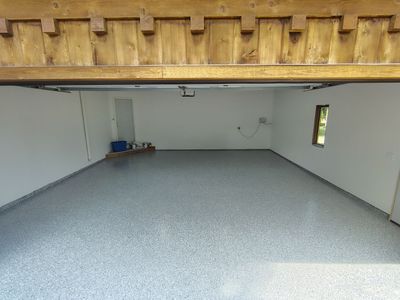 Sioux Falls Garage Floor Coating with Speckled Flake Finish