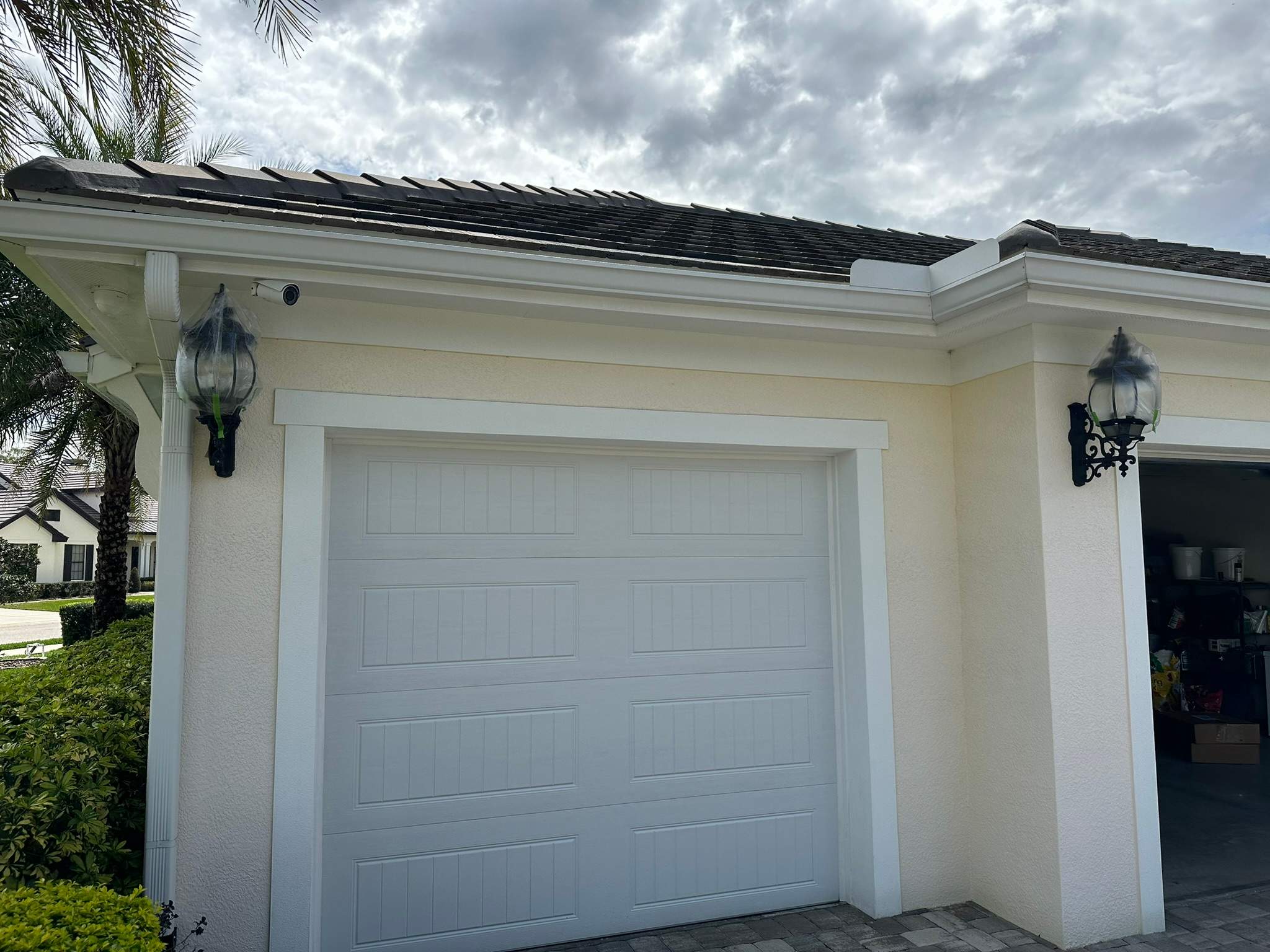 House Wash & Pool Screen Enclosure Cleaning in Winding River Community, Bradenton, FL | Sunshine AquaWash by Sunshine AquaWash