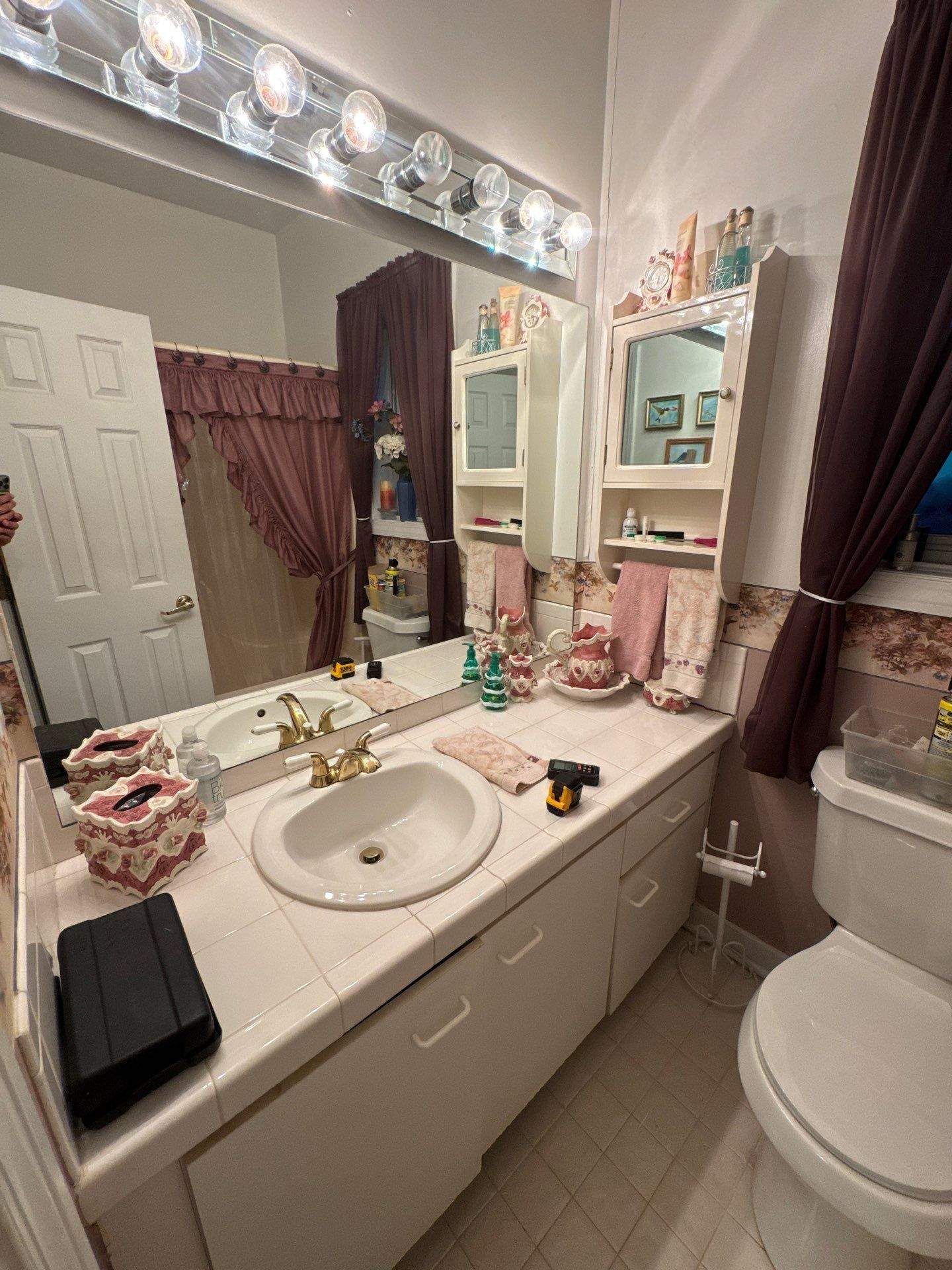 Guest bathroom renovation by Prudencio