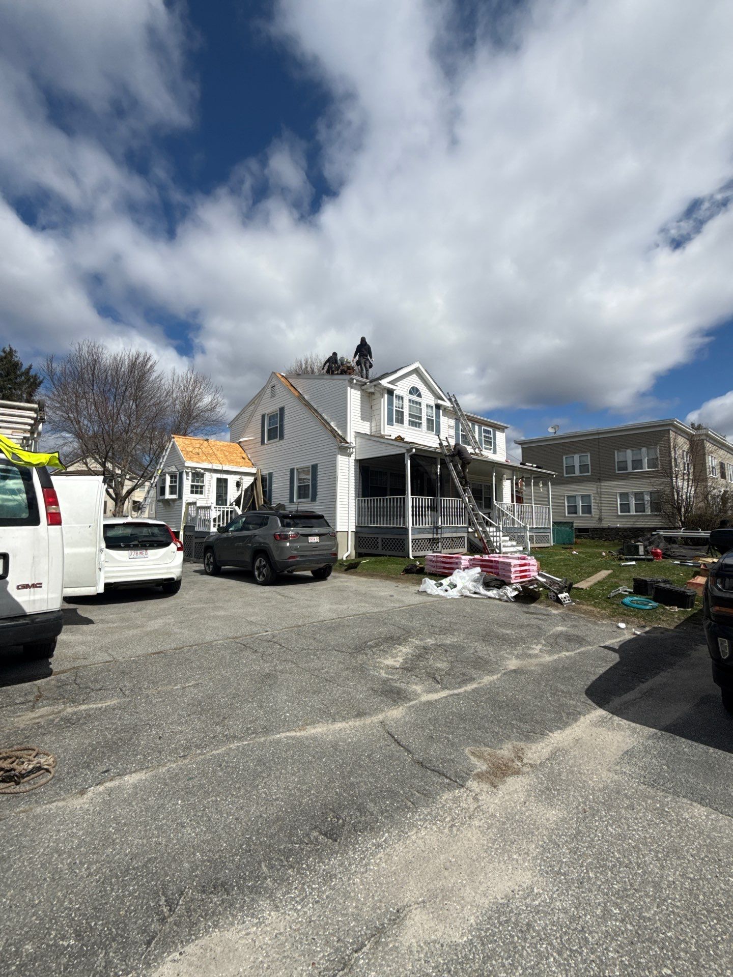 Full Roof Replacement in Worcester, MA – Owens Corning Duration, Onyx Black by JOHNNYS PRO