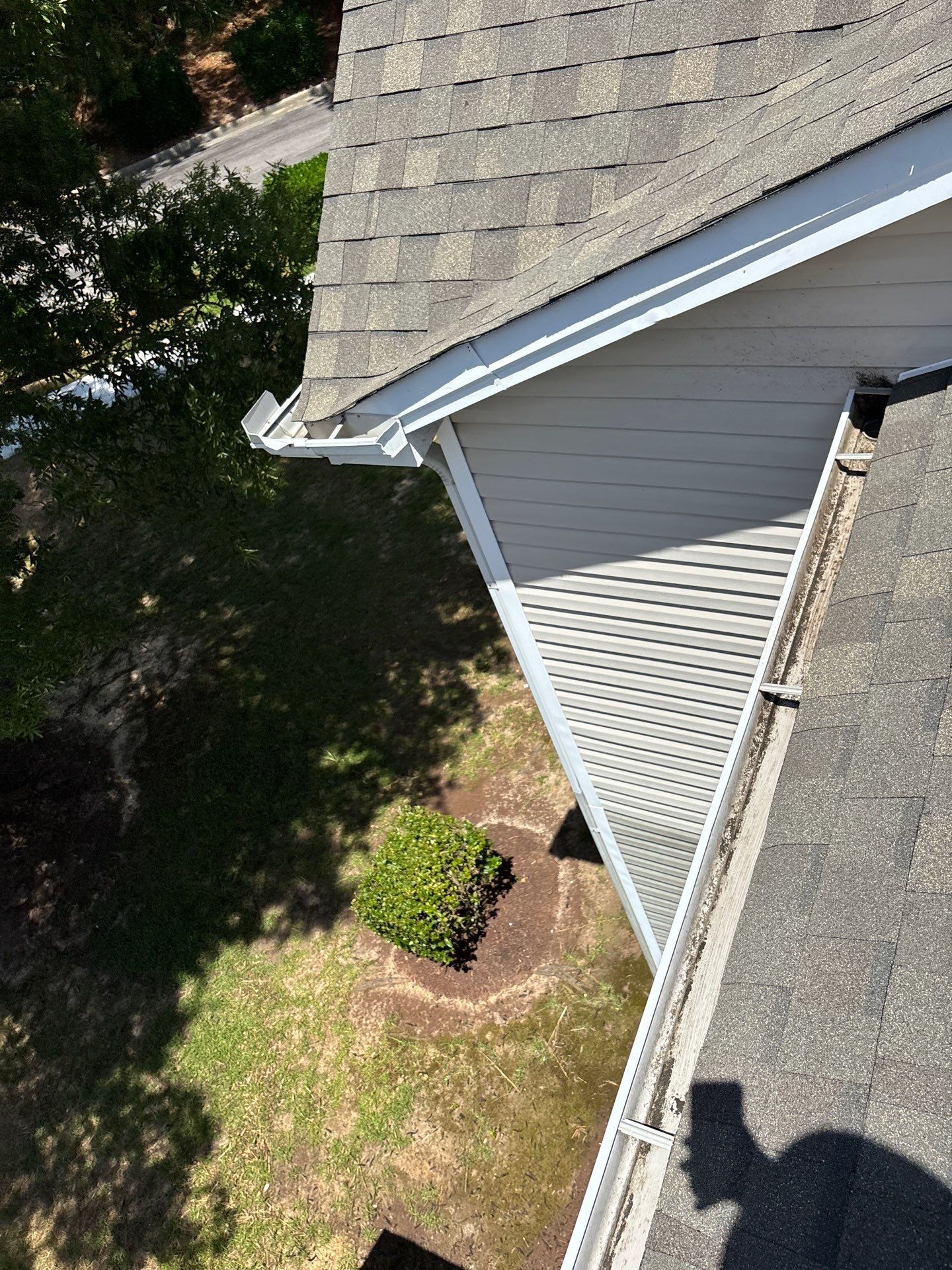 HOA gutter cleaning after photo.