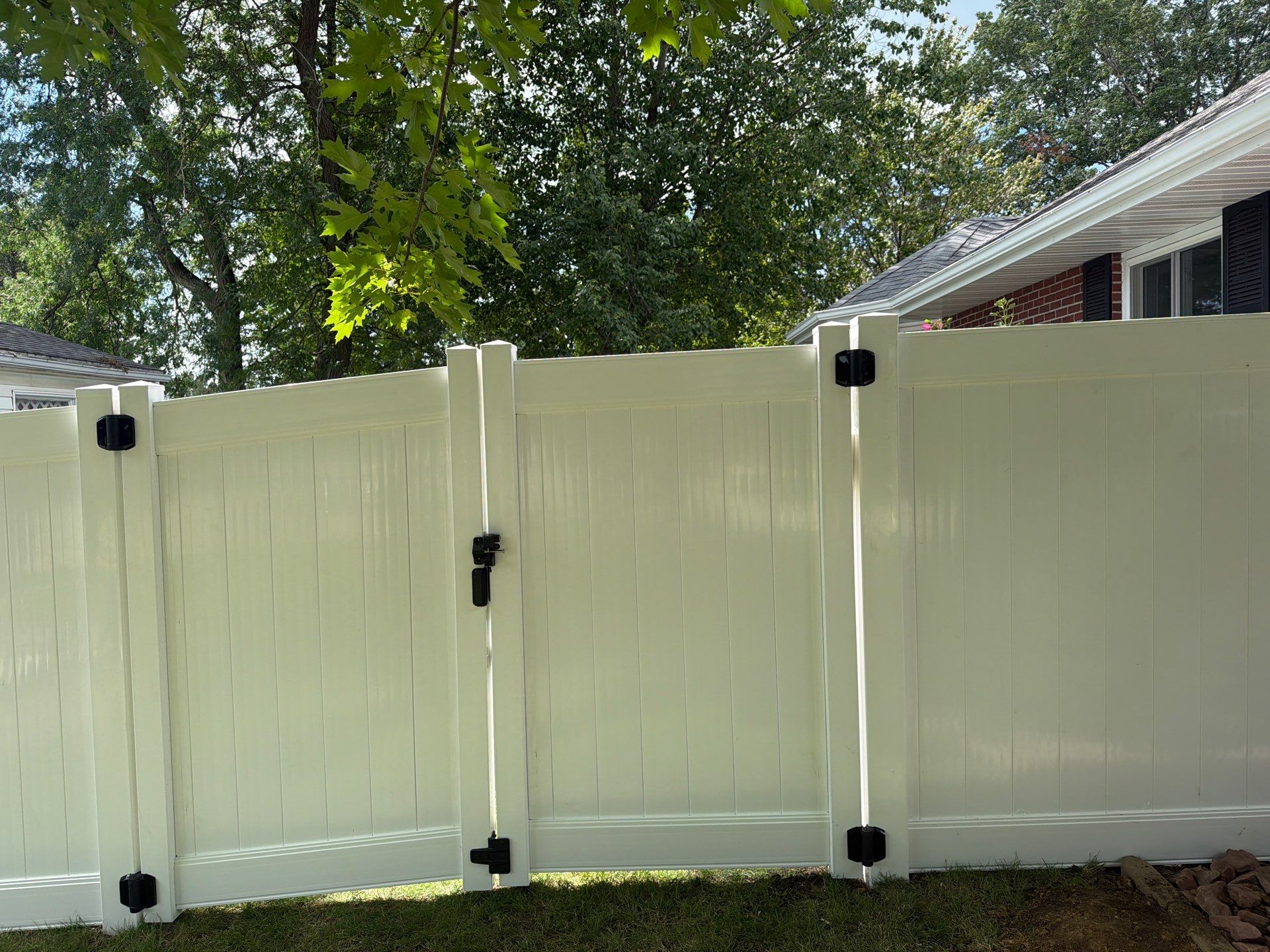 Residential White Vinyl Privacy and Black Chain Link Fencing in Jesup by Perfect Picket Fence and Stain