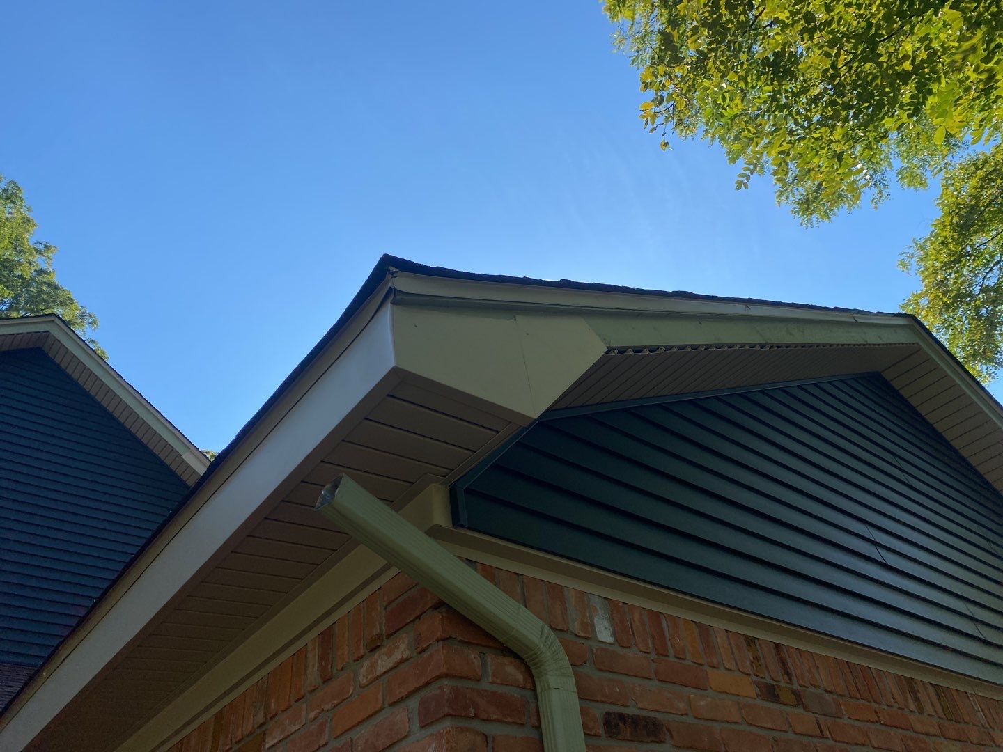 Siding Replacement using CertainTeed Restoration Classic D5 by 180 Contractors