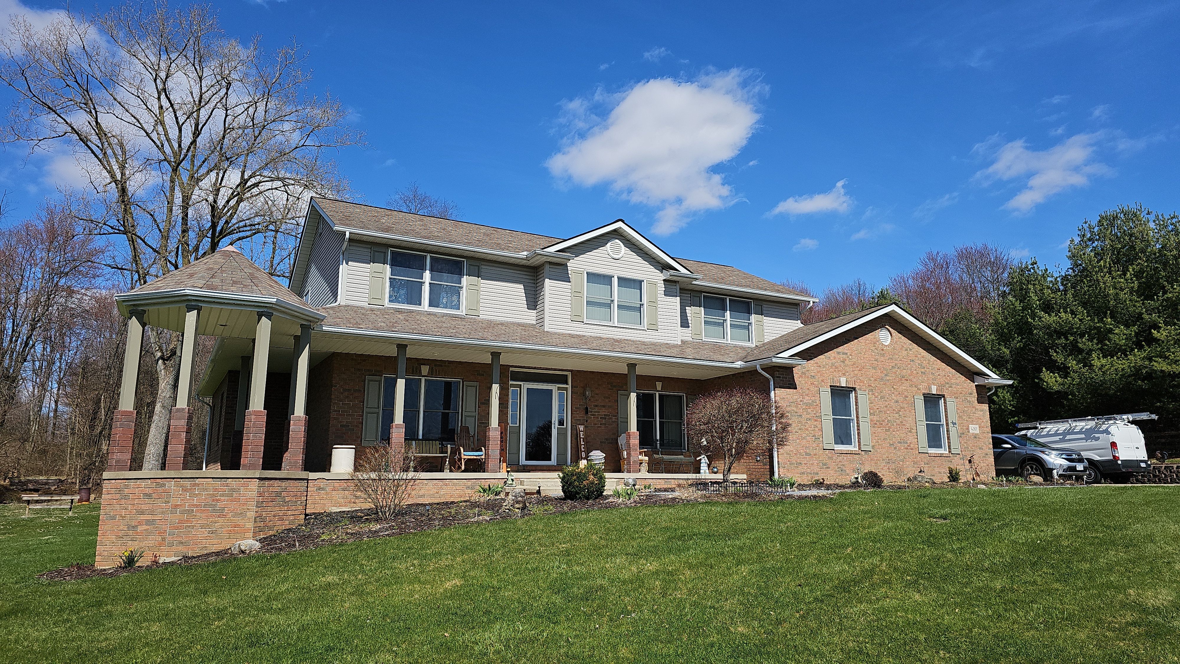 Atlas Pinnacle, Color, Coastal Granite, Drip Edge, Birch White by Eagle Eye Roofing