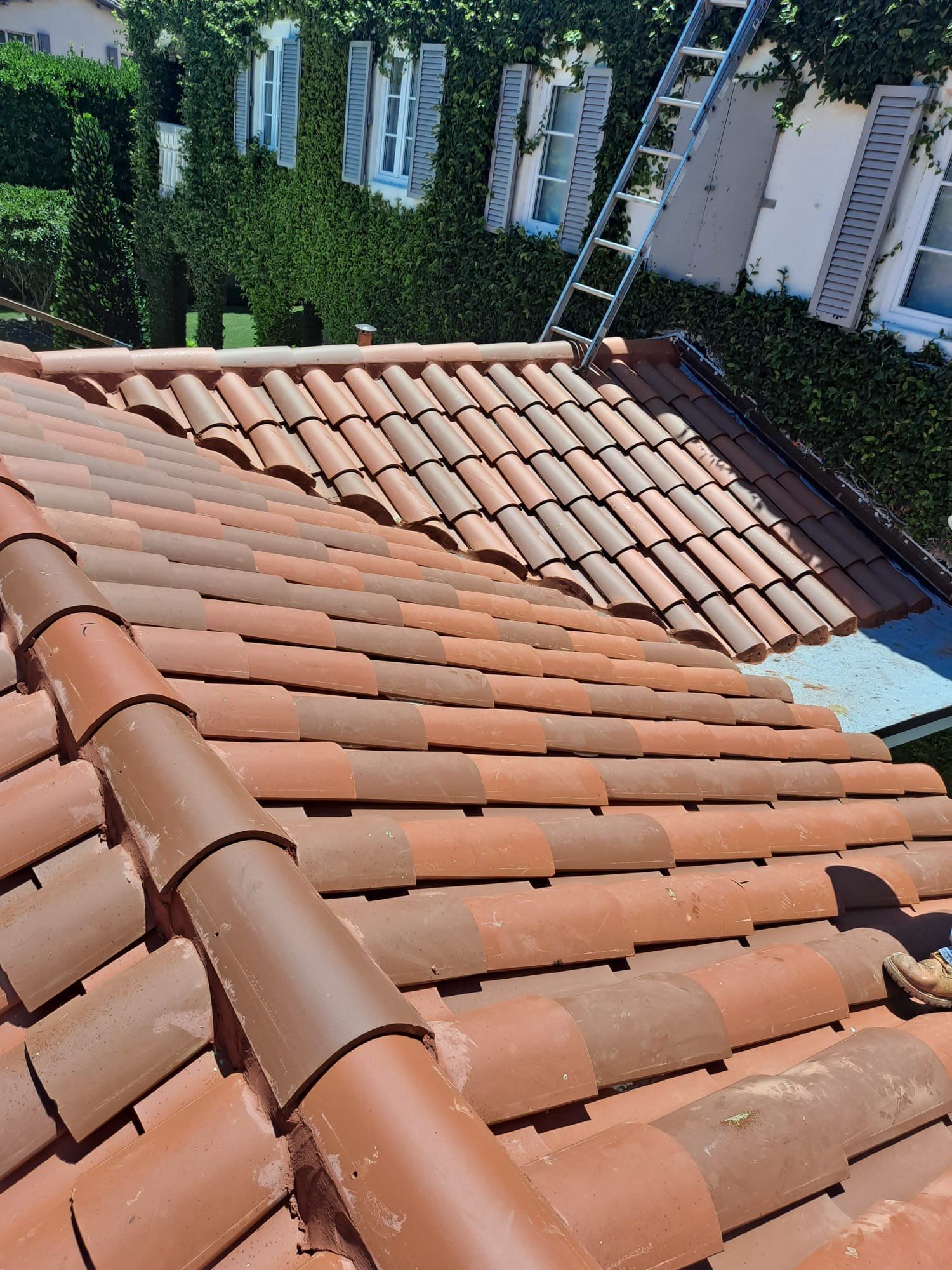 Verea Barrel - Red and Ohio Red Color by Istueta Roofing