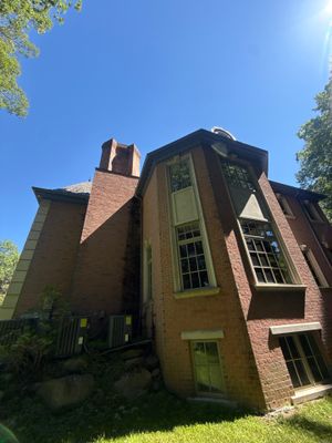 Gutter Cleaning in Saddle River, NJ — Gallo Bros job photo