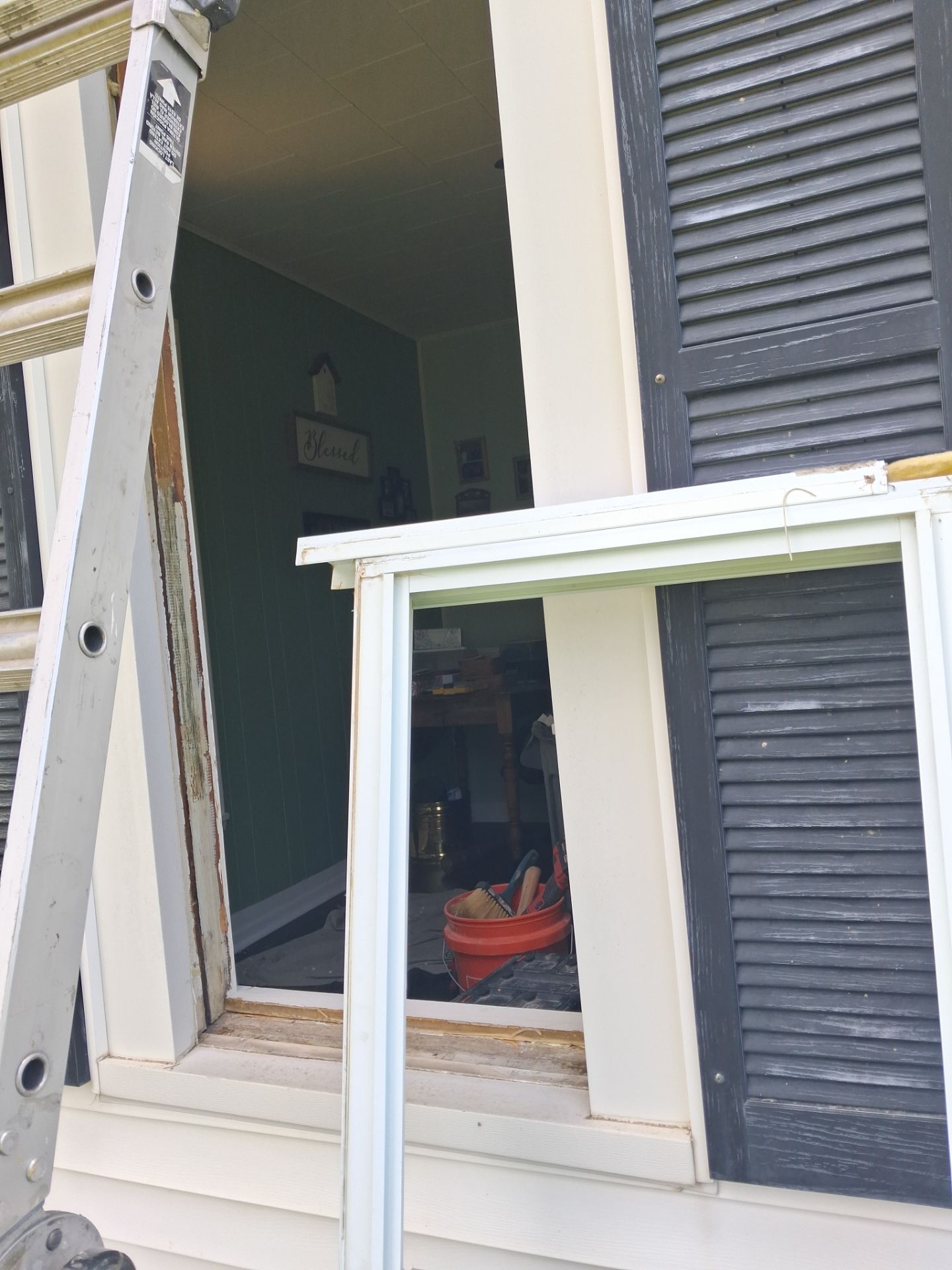 A Fresh Look with Midway Hawthorn Series Windows by United Windows and Siding LLC