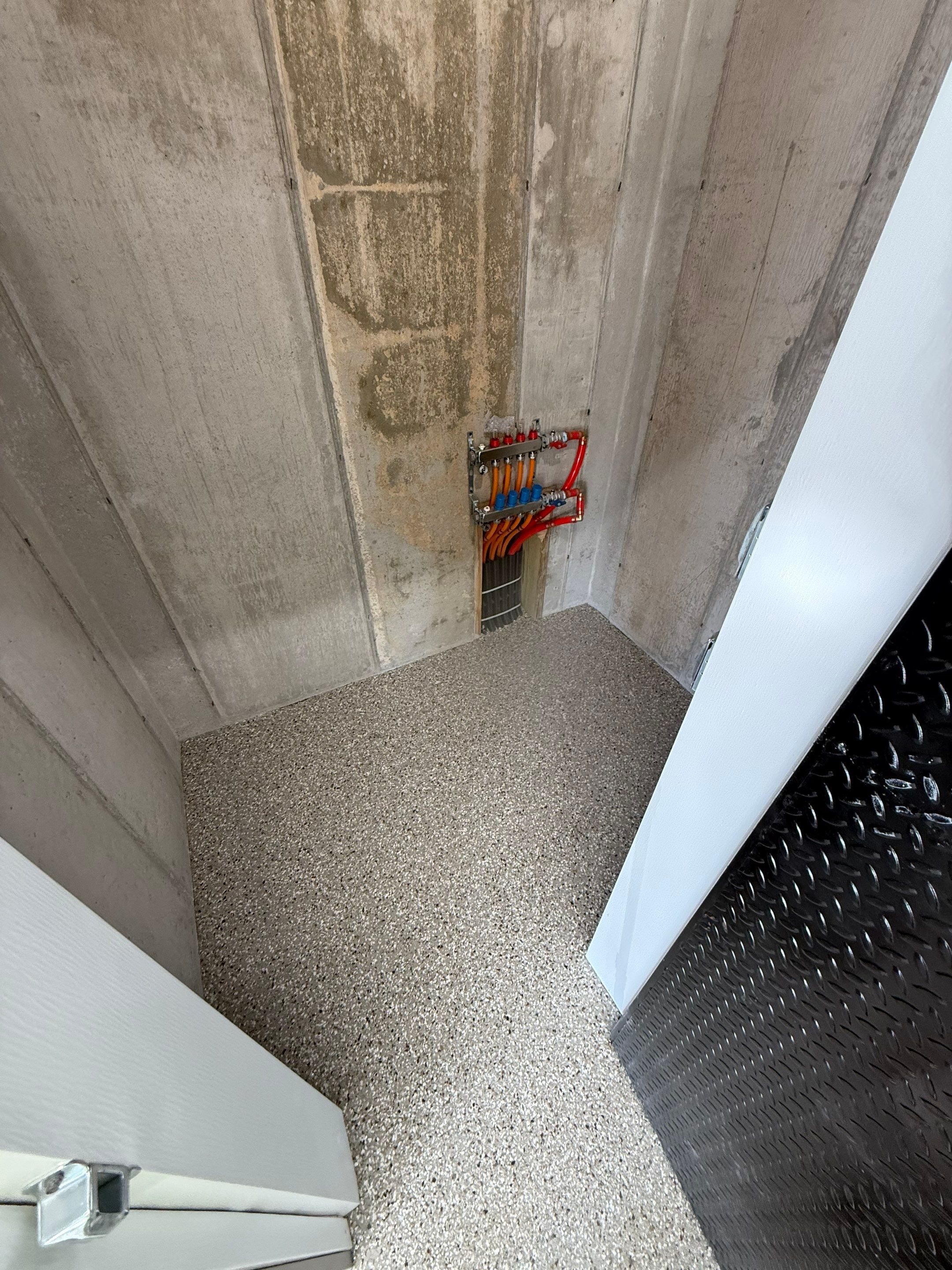 Creekbed Flake Coating in Woonsocket, SD by Select Painting, Coatings & Garage Cabinets