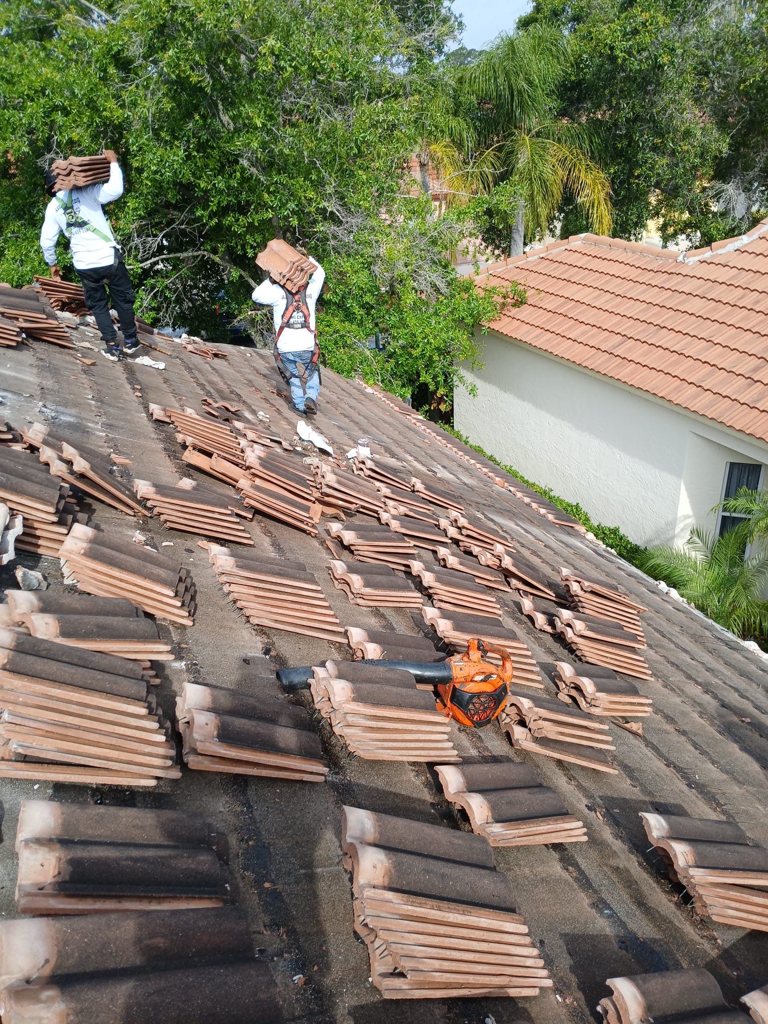 Tile Roof Replacement in Riviera Beach β Stress-Free, High-Quality Service by Aastro Roofing