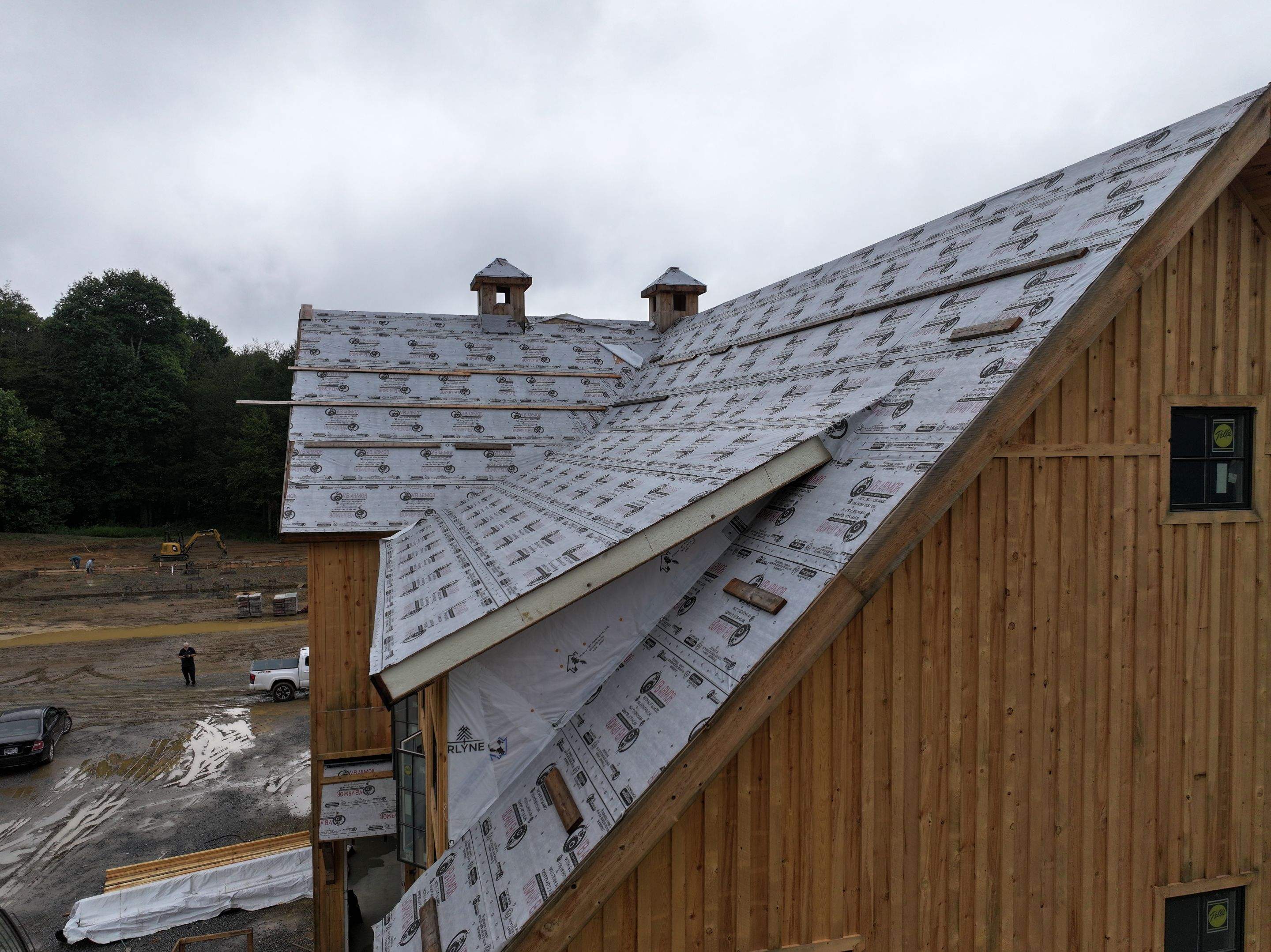 Barn Style House by Omnia Roofing