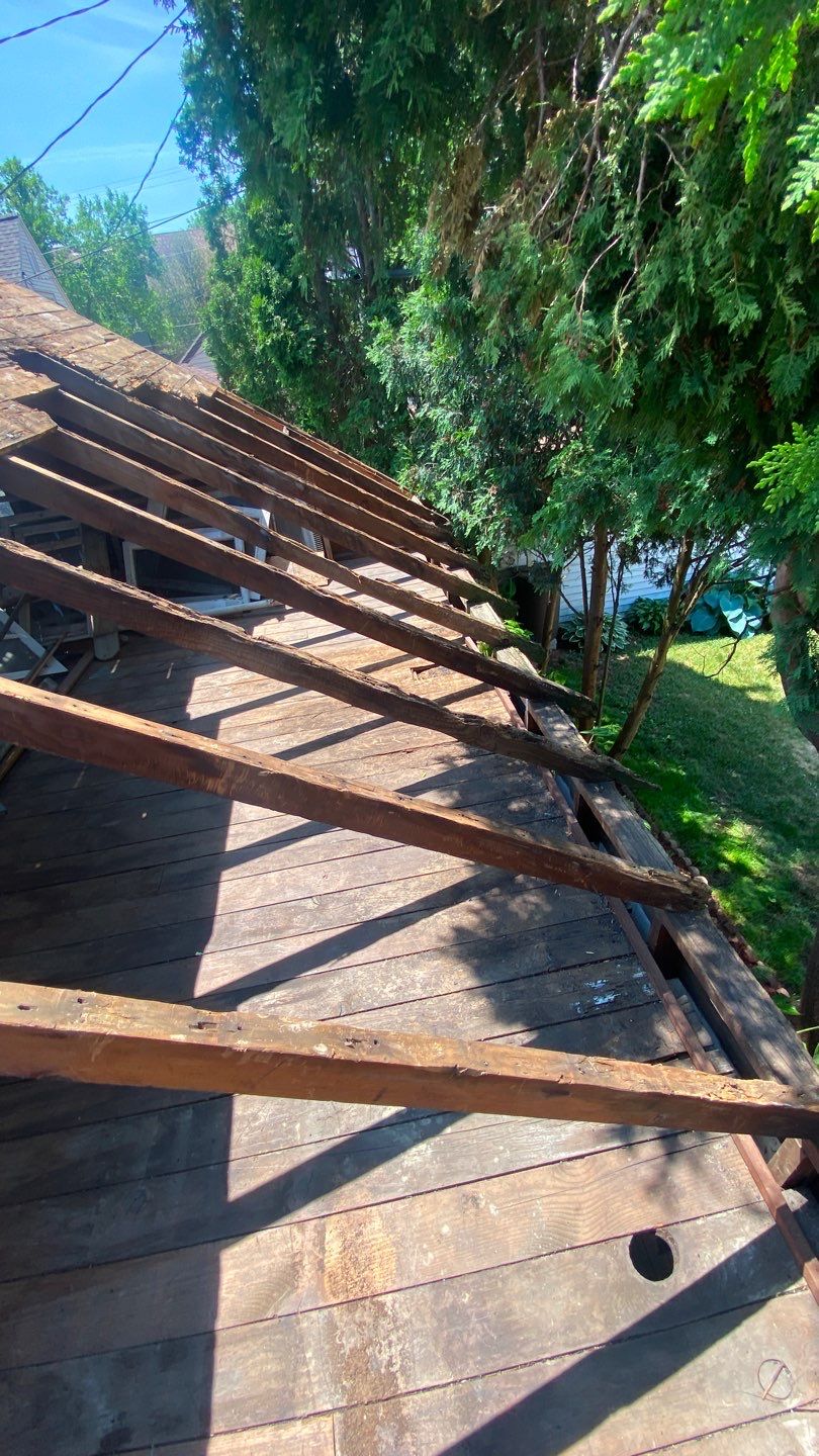 Asphalt Roof, Vinyl Siding, and Aluminum Gutter Replacement by Custom Installations