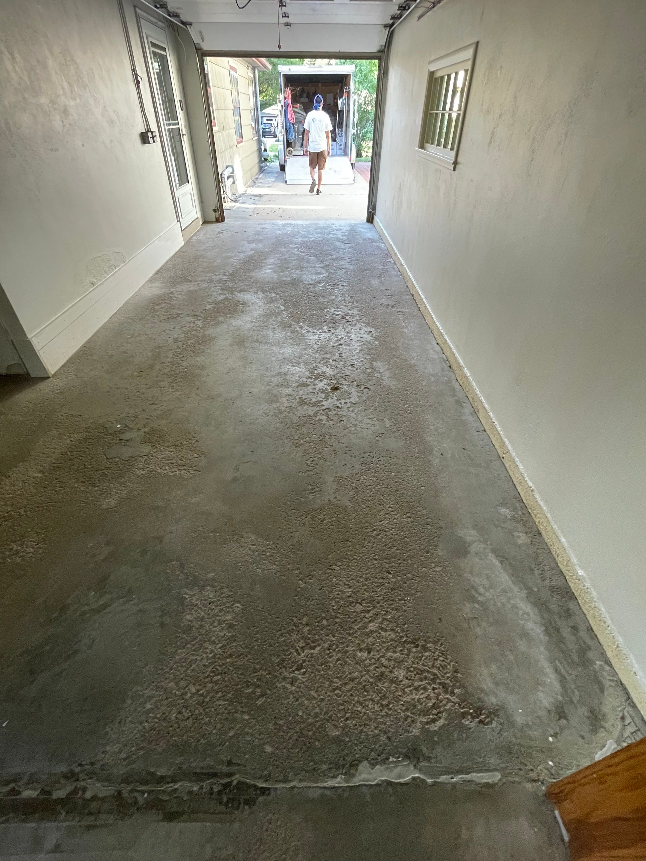 Sioux Falls Garage and Sunroom Concrete Coating with Coyote Flake by Select Painting, Coatings & Garage Cabinets