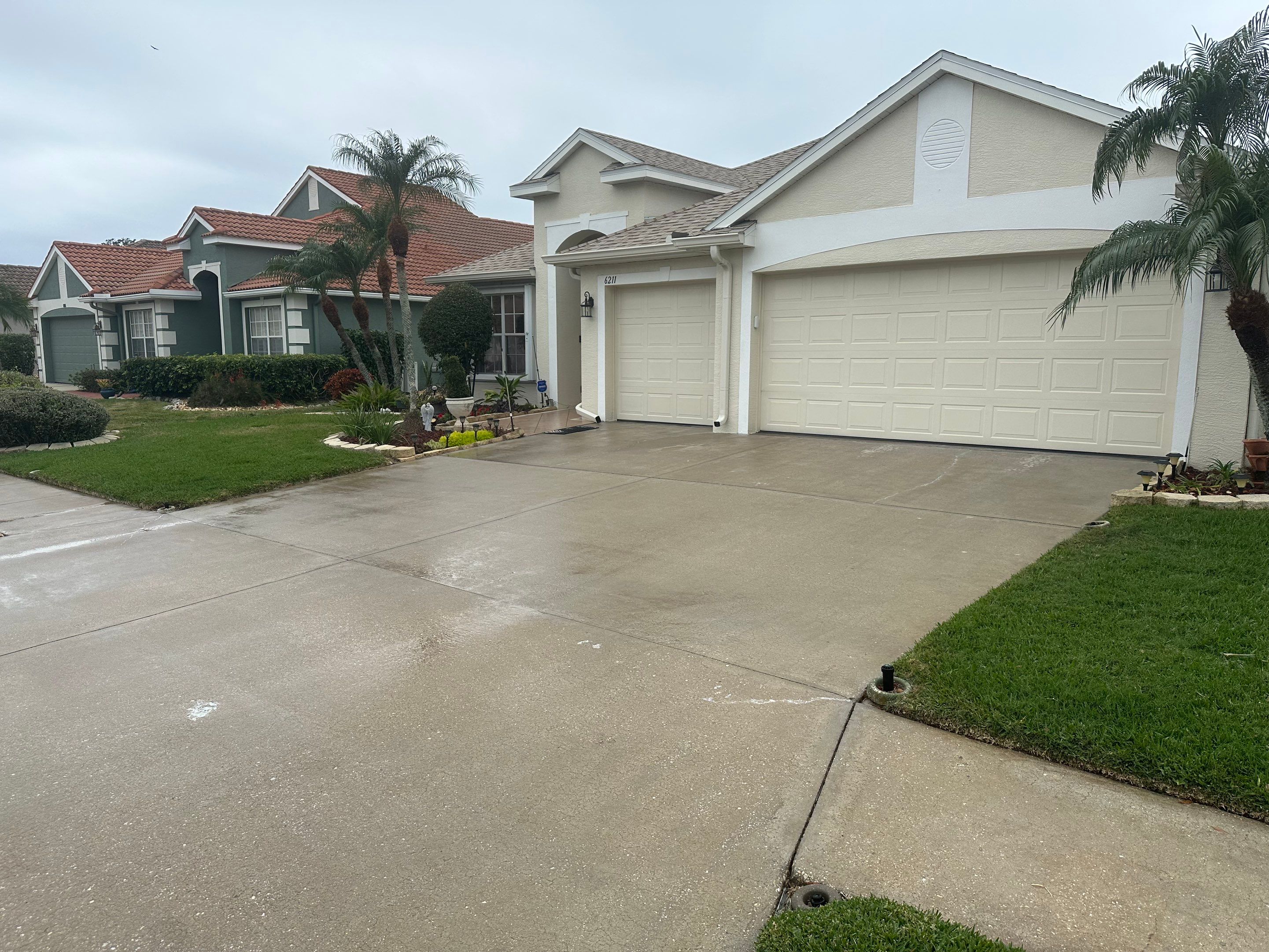 Driveway Cleaning and Rust Treatment - Fairways at Imperial Lakes, Palmetto, FL | Sunshine AquaWash by Sunshine AquaWash
