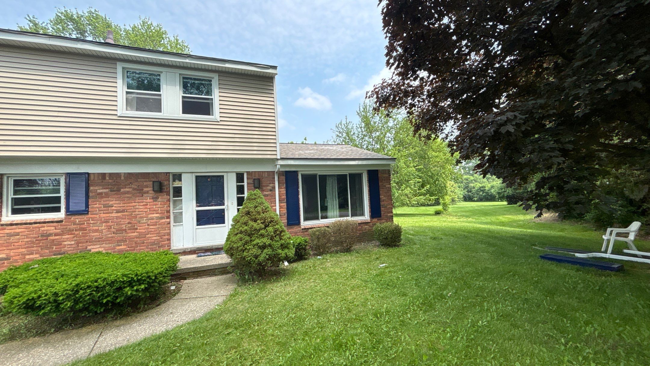 Siding Replacement using Alside Charter Oak D4.5" Vintage Wicker by 180 Contractors