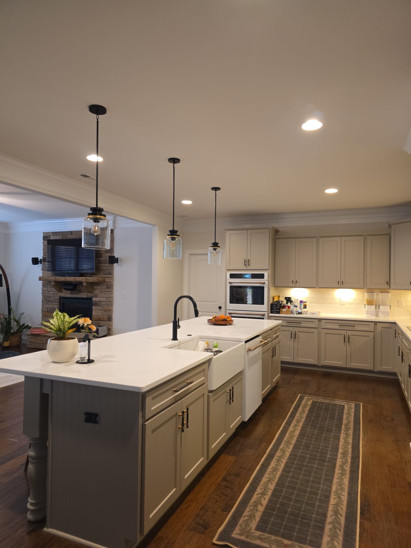 From Dated to Dazzling: A Bright Kitchen Transformation in Holly Springs by Elite Remodeling and Design LLC