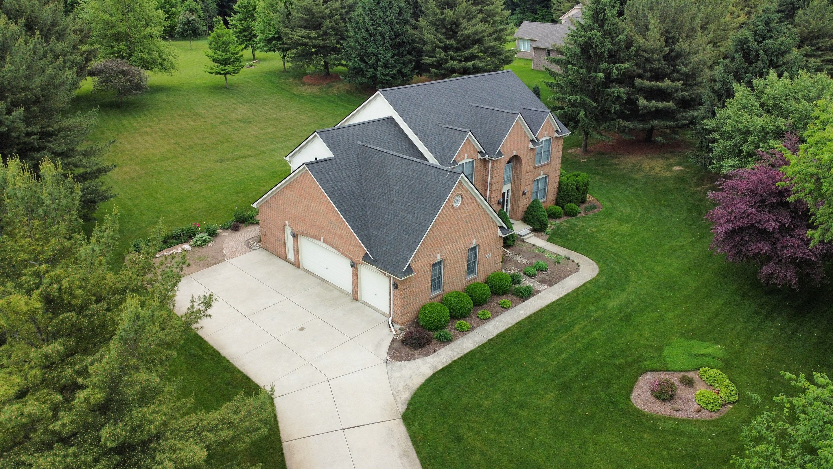 New Roof Installation - Private Residence  by Bloomfield Construction & Restoration