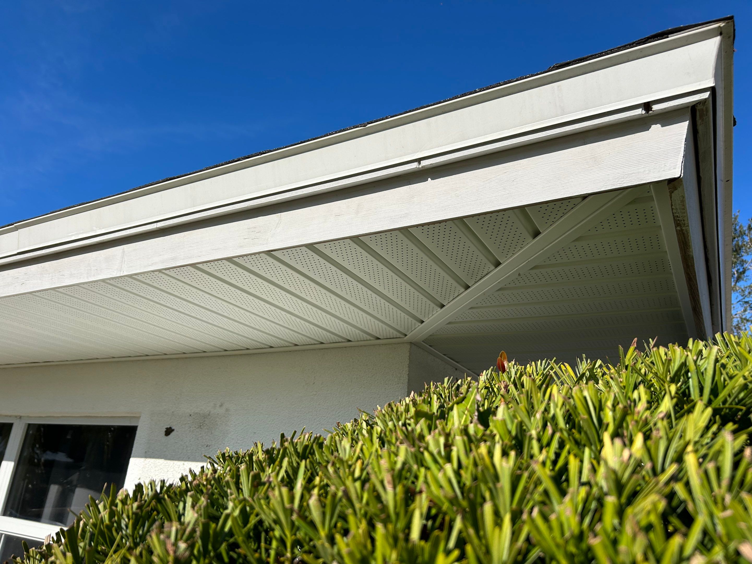 Replace soffit in Sarasota FL by Gutter Professors