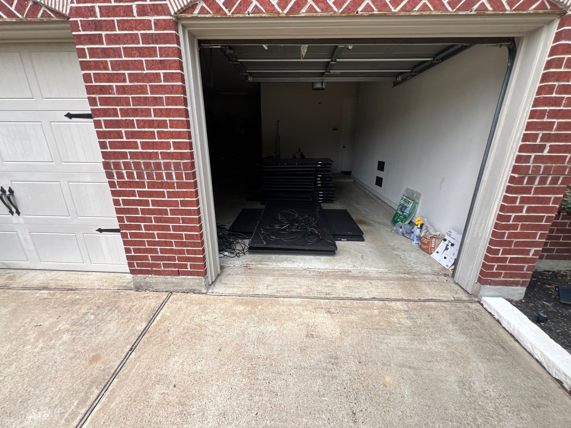 D&R In SugarLand Tx  by Sunaura Solar
