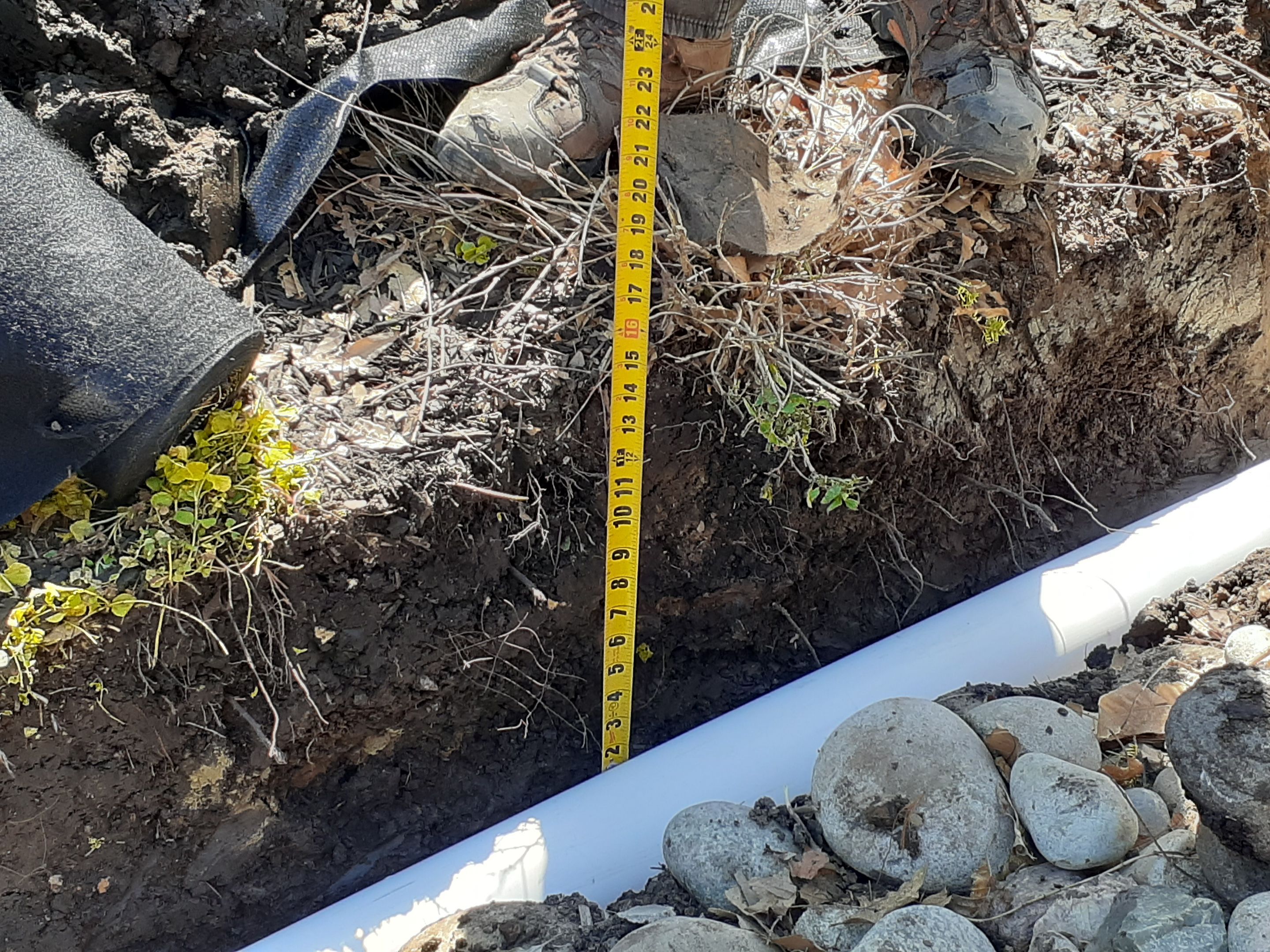 Pool Retaining Wall by LAND ESCAPES LLC